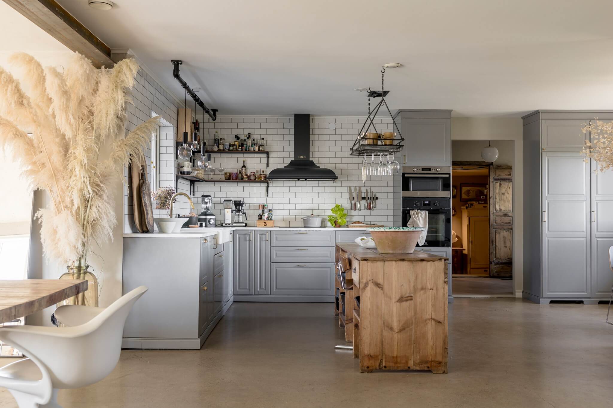 cuisine grise avec îlot bois rustique maison de campagne décoration scandinave cuisine grise avec îlot bois rustique maison de campagne décoration scandinave