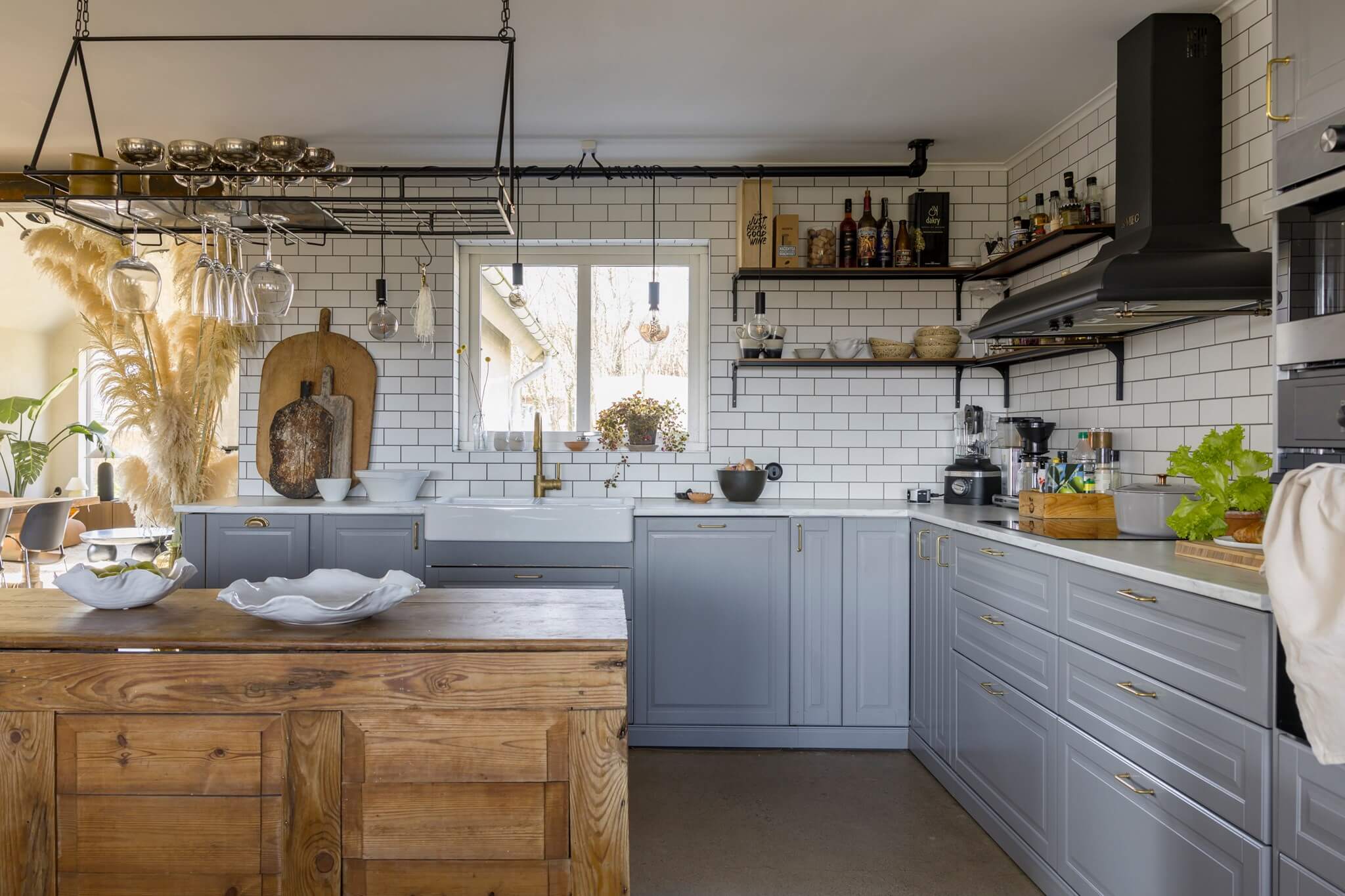 cuisine grise avec îlot bois rustique maison de campagne décoration scandinave cuisine grise avec îlot bois rustique maison de campagne décoration scandinave