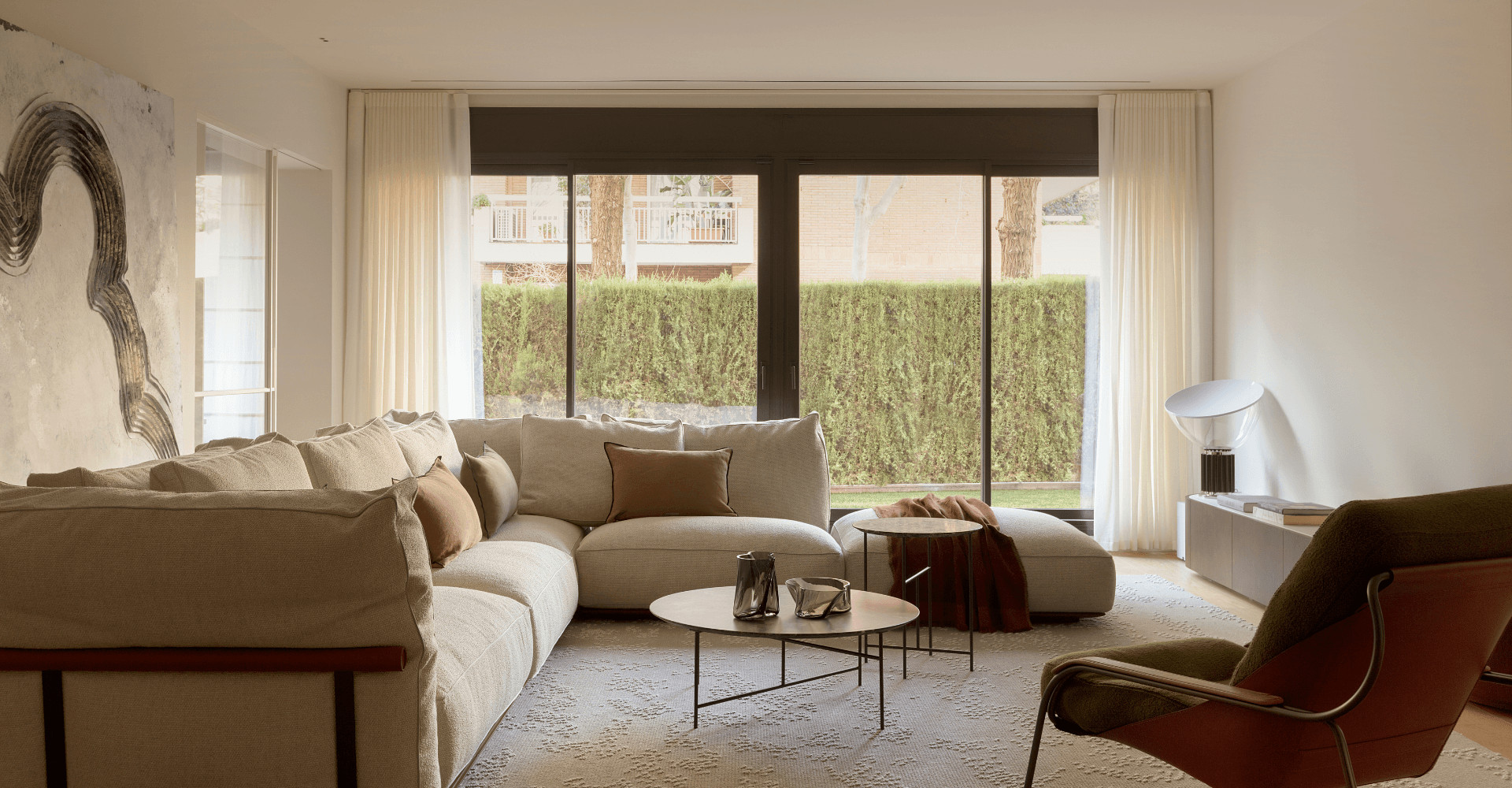 salon tons naturels décoration contemporaine appartement Barcelone par The Room Studio salon tons naturels décoration contemporaine appartement Barcelone par The Room Studio