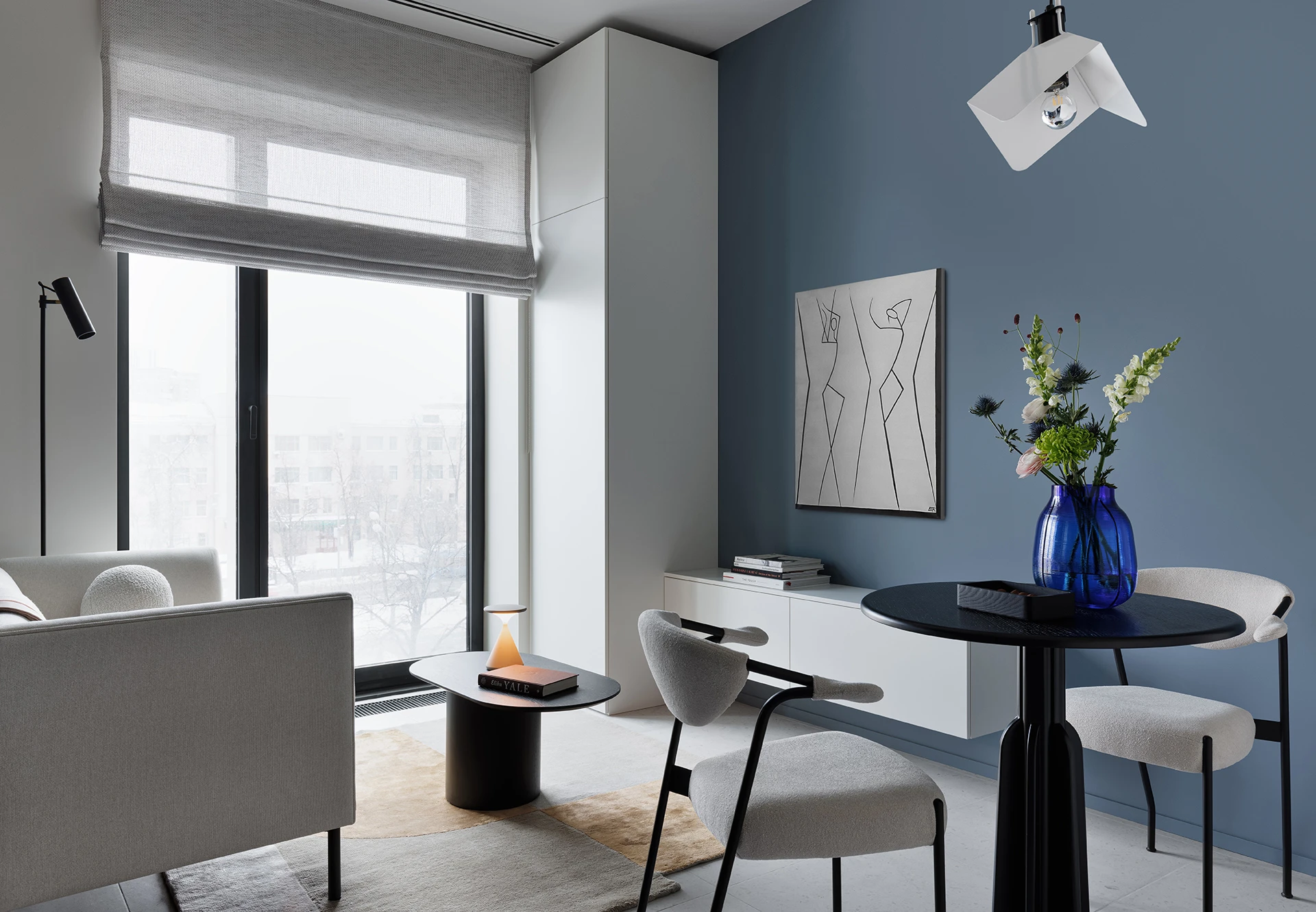 salon bleu et blanc appartement design 33m2