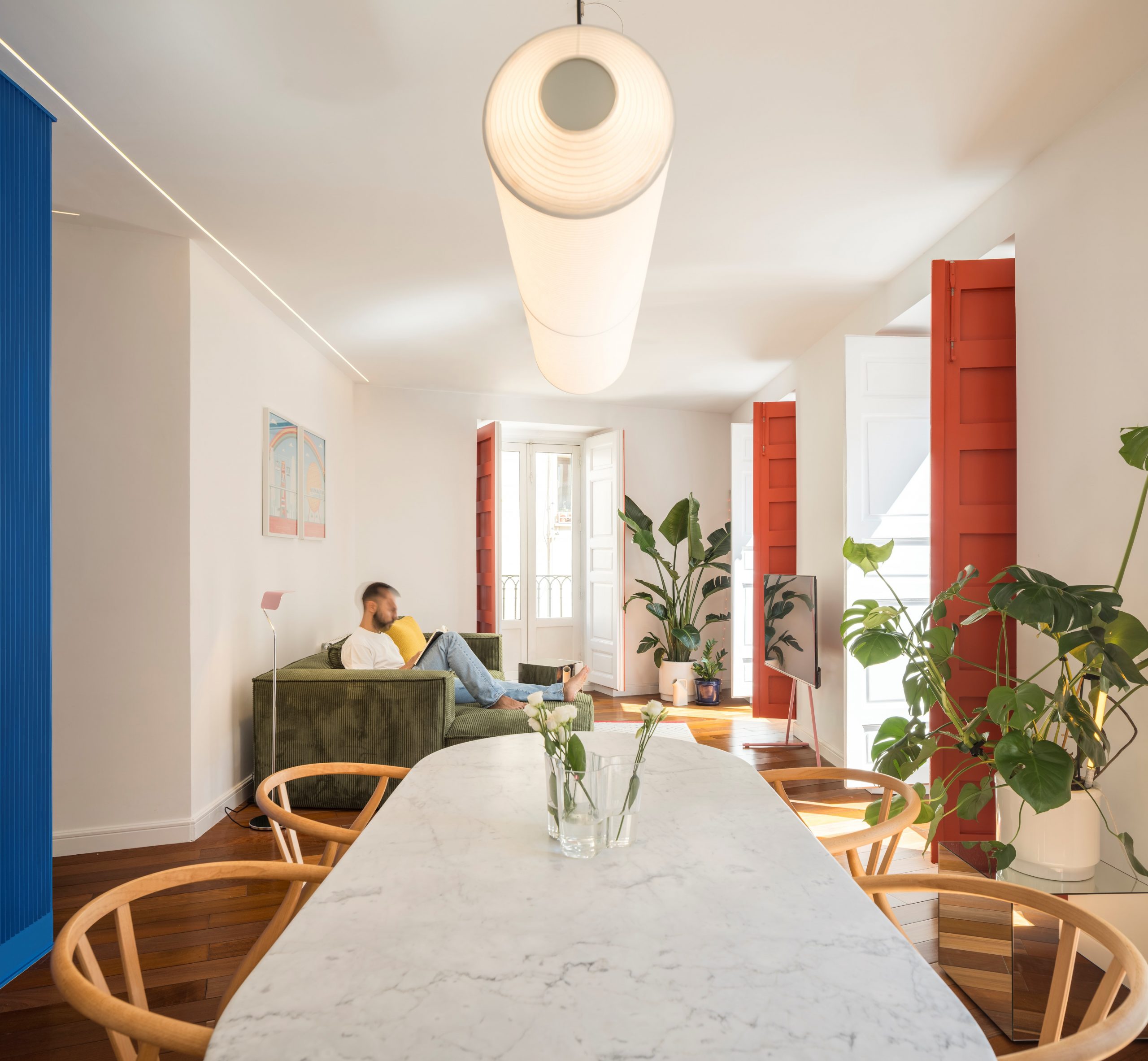 salon décoration design et colorée Casa Eme Madrid par Gon Architects
