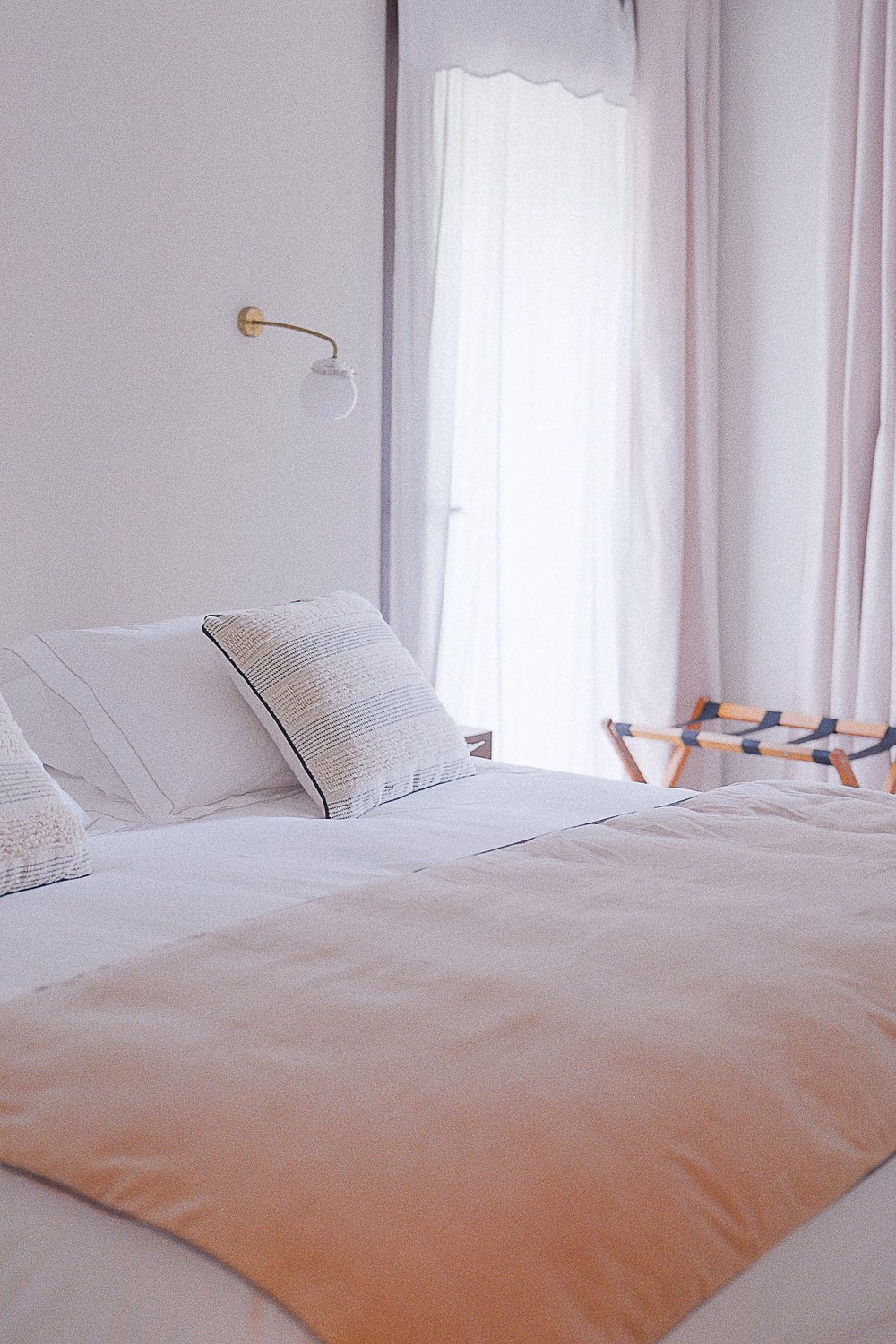 chambre blanche maison rénovée Sologne Hameau de Sol
