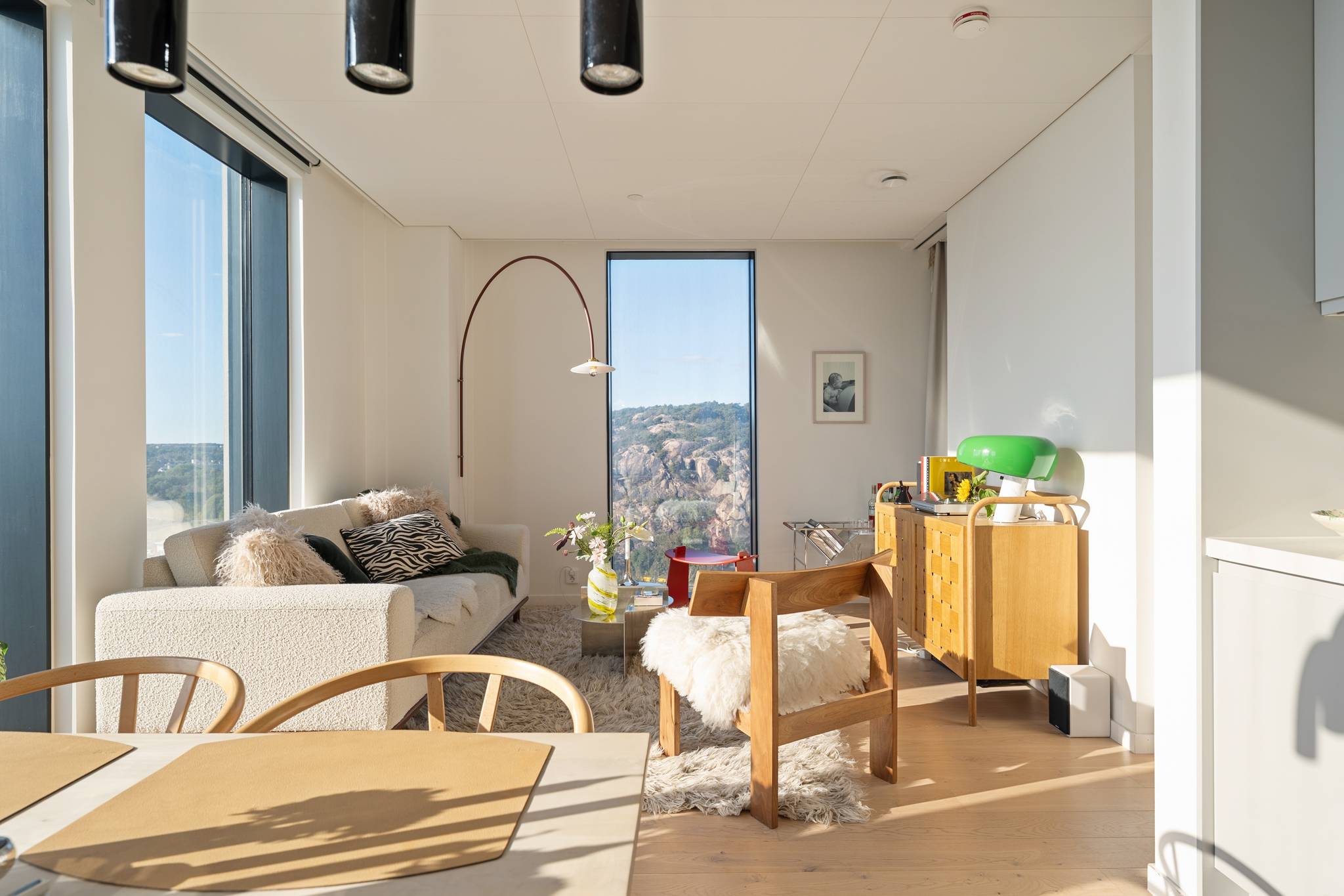 Un deux-pièces design de 55m2 avec vue panoramique dans une tour iconique