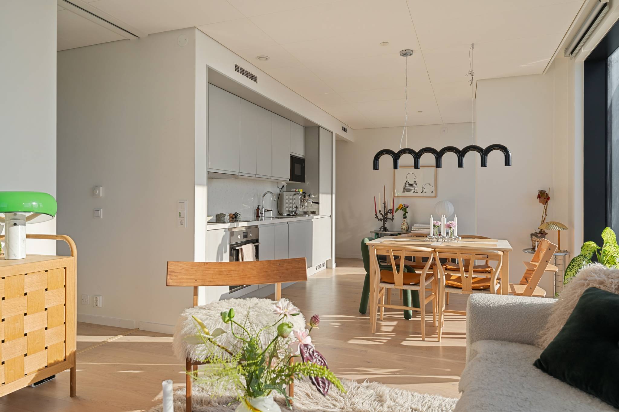 cuisine salle à manger et salon décoration design et scandinave deux-pièces 55m2 tour Karlatornet Göteborg