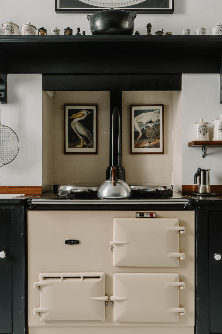 shaker kitchen with Aga stove English Regency-style house Brighton vintage decor shaker kitchen with Aga stove English Regency-style house Brighton vintage decor