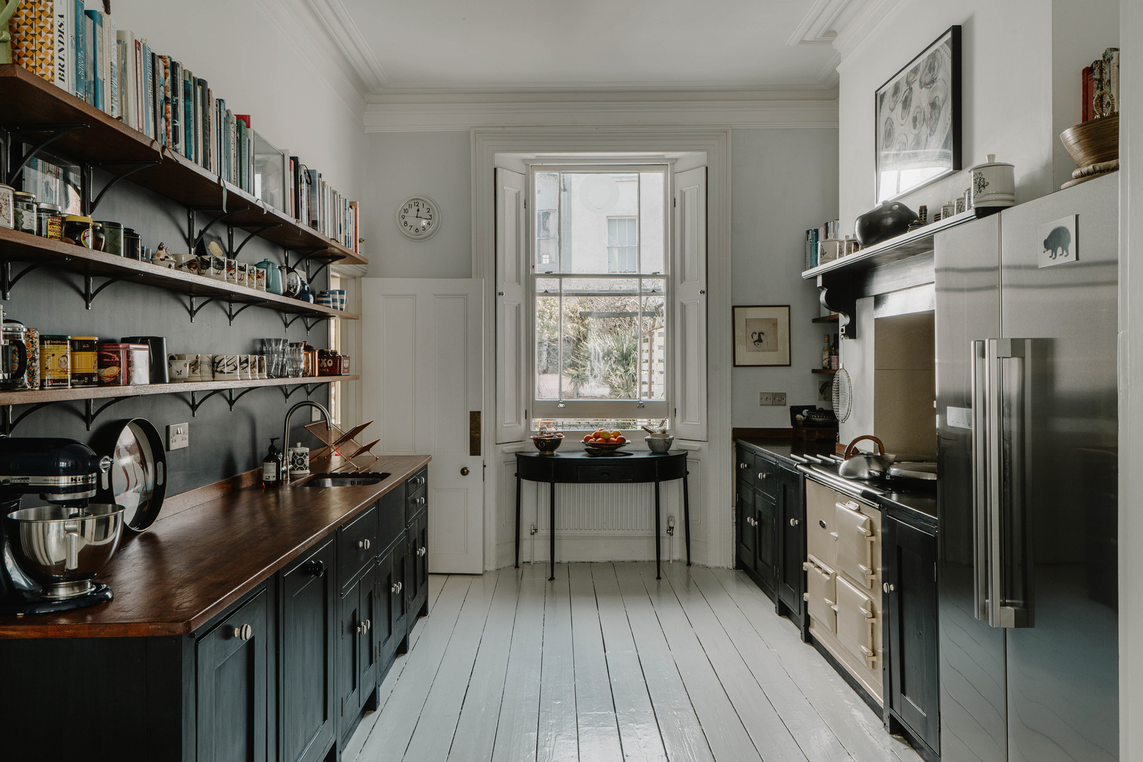 shaker kitchen with Aga stove English Regency-style house Brighton vintage decor shaker kitchen with Aga stove English Regency-style house Brighton vintage decor