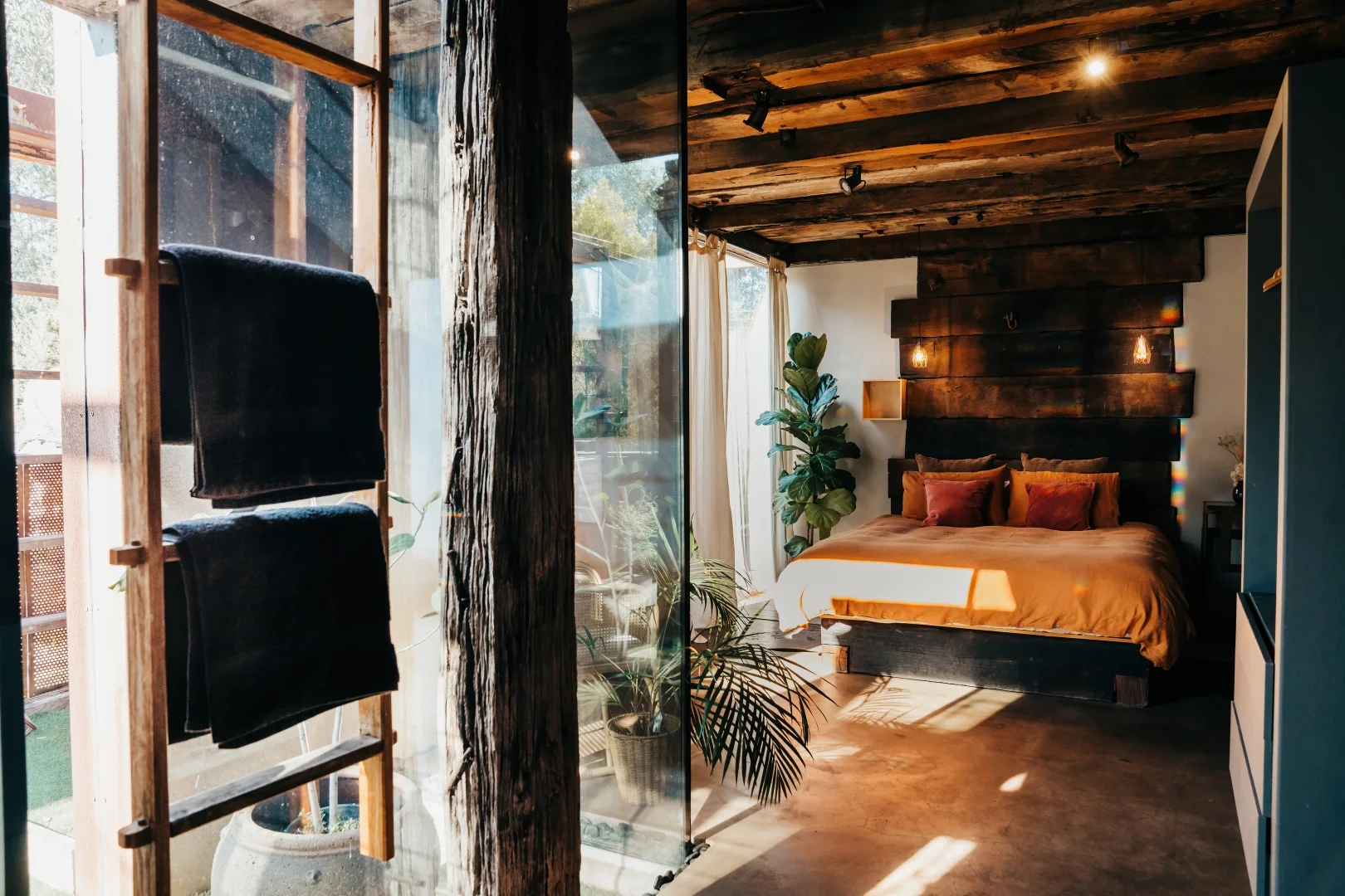 bedroom off-grid Australian home with pool Callignee II architect bedroom off-grid Australian home with pool Callignee II architect's house