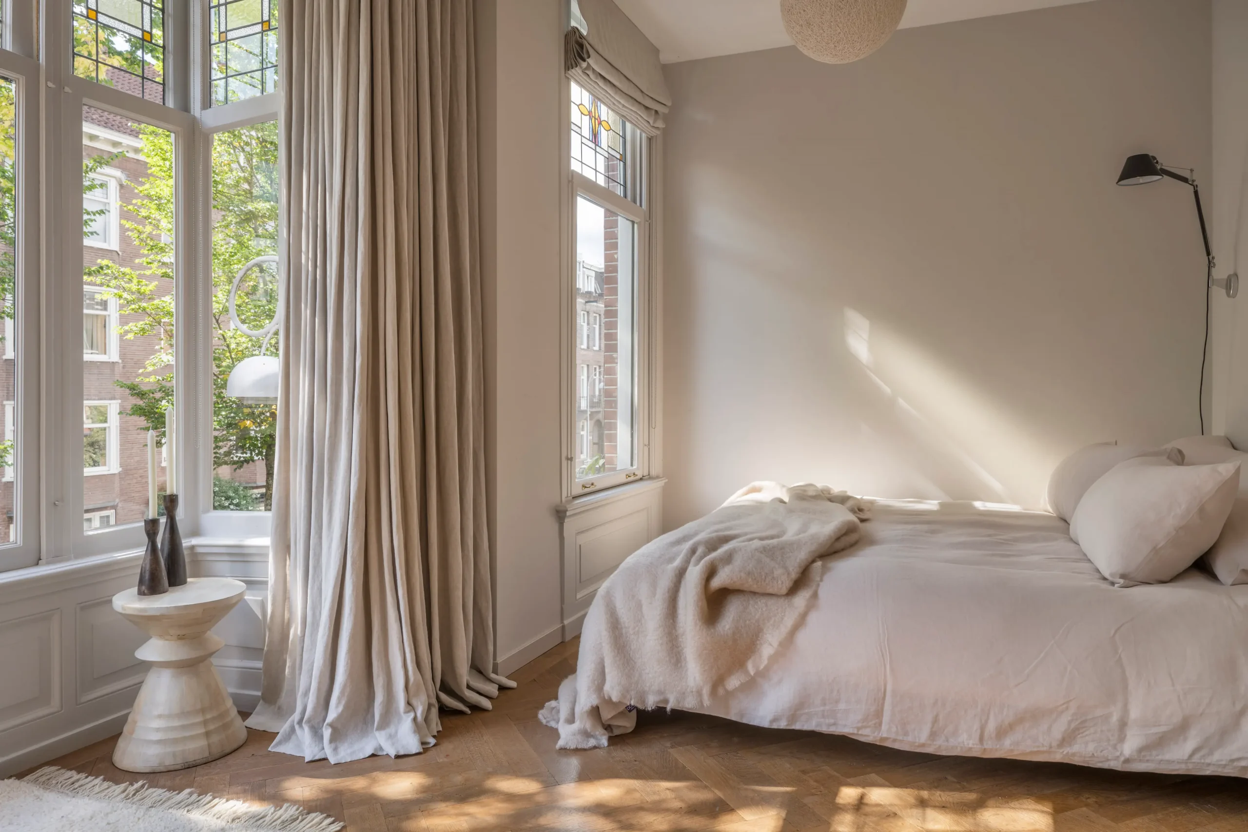 chambre beige décoration contemporaine maison de 1906 Amsterdam chambre beige décoration contemporaine maison de 1906 Amsterdam