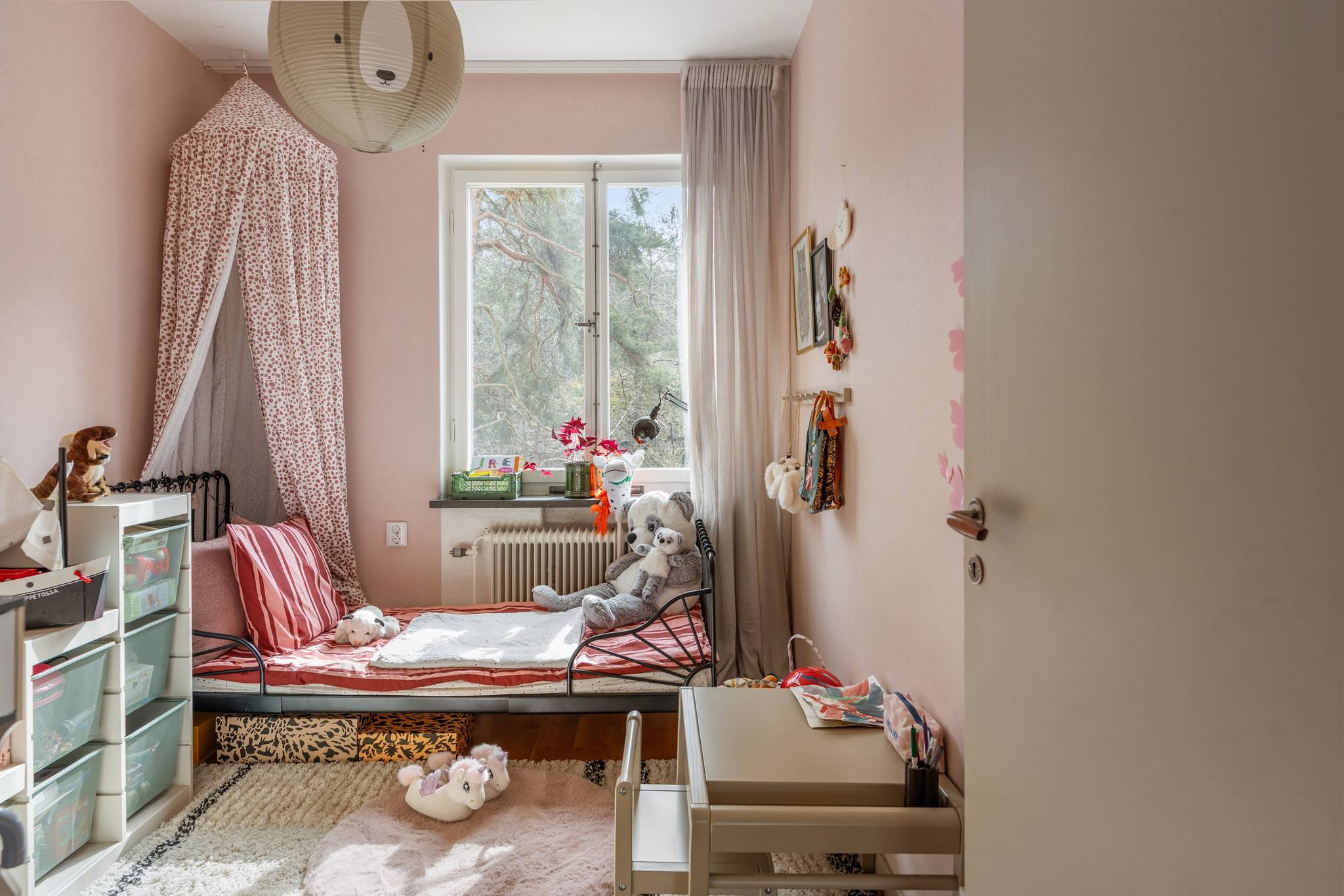 chambre rose enfant décoration scandinave appartement des années 50 chambre rose enfant décoration scandinave appartement des années 50