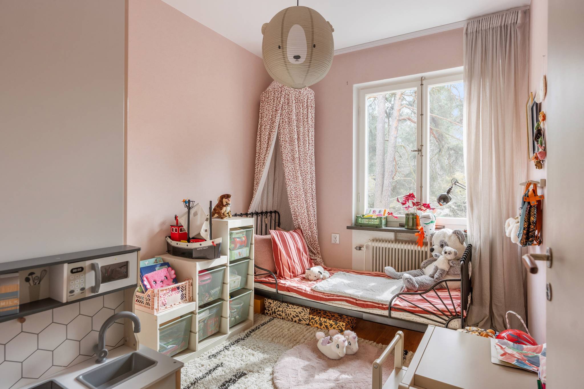 chambre rose enfant décoration scandinave appartement des années 50 chambre rose enfant décoration scandinave appartement des années 50