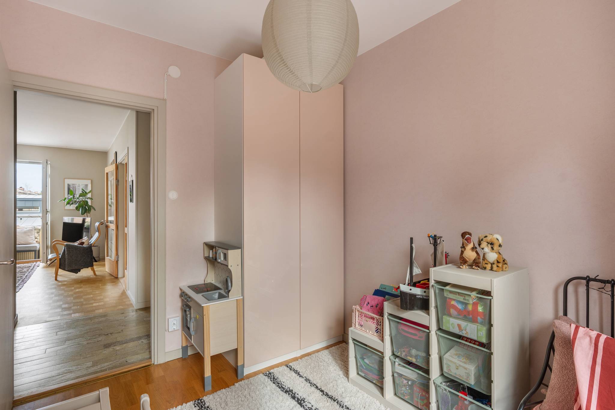 chambre rose enfant décoration scandinave appartement des années 50 chambre rose enfant décoration scandinave appartement des années 50