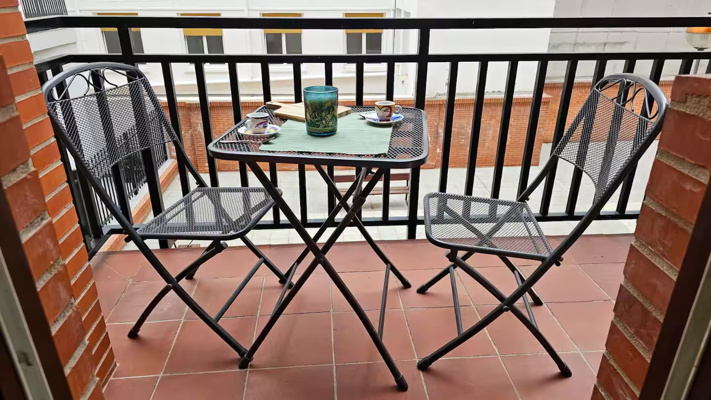 balcon sur cour sol terre cuite