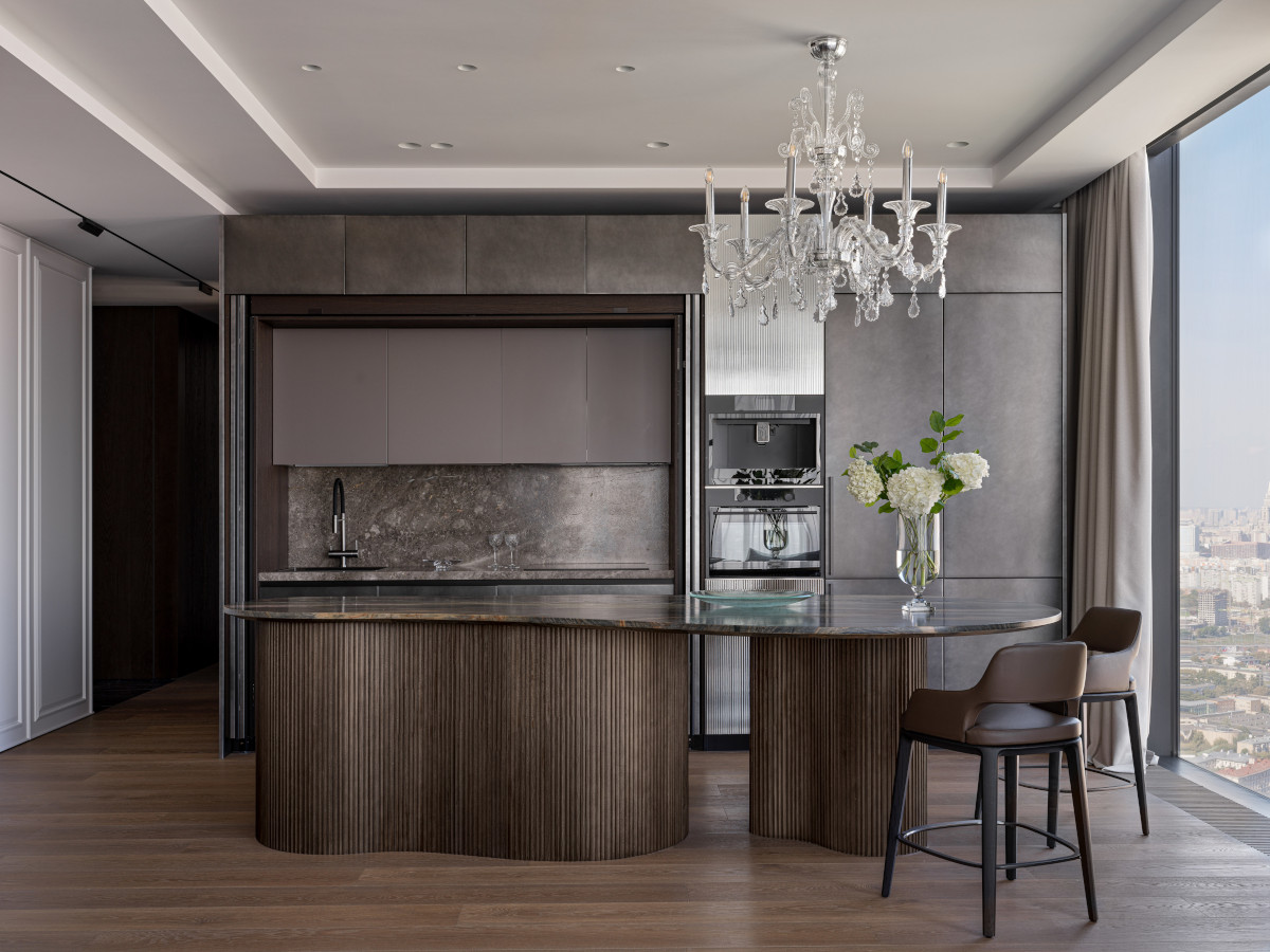 cuisine ouverte couleur noyer avec baies vitrées panoramiques décoration contemporaine