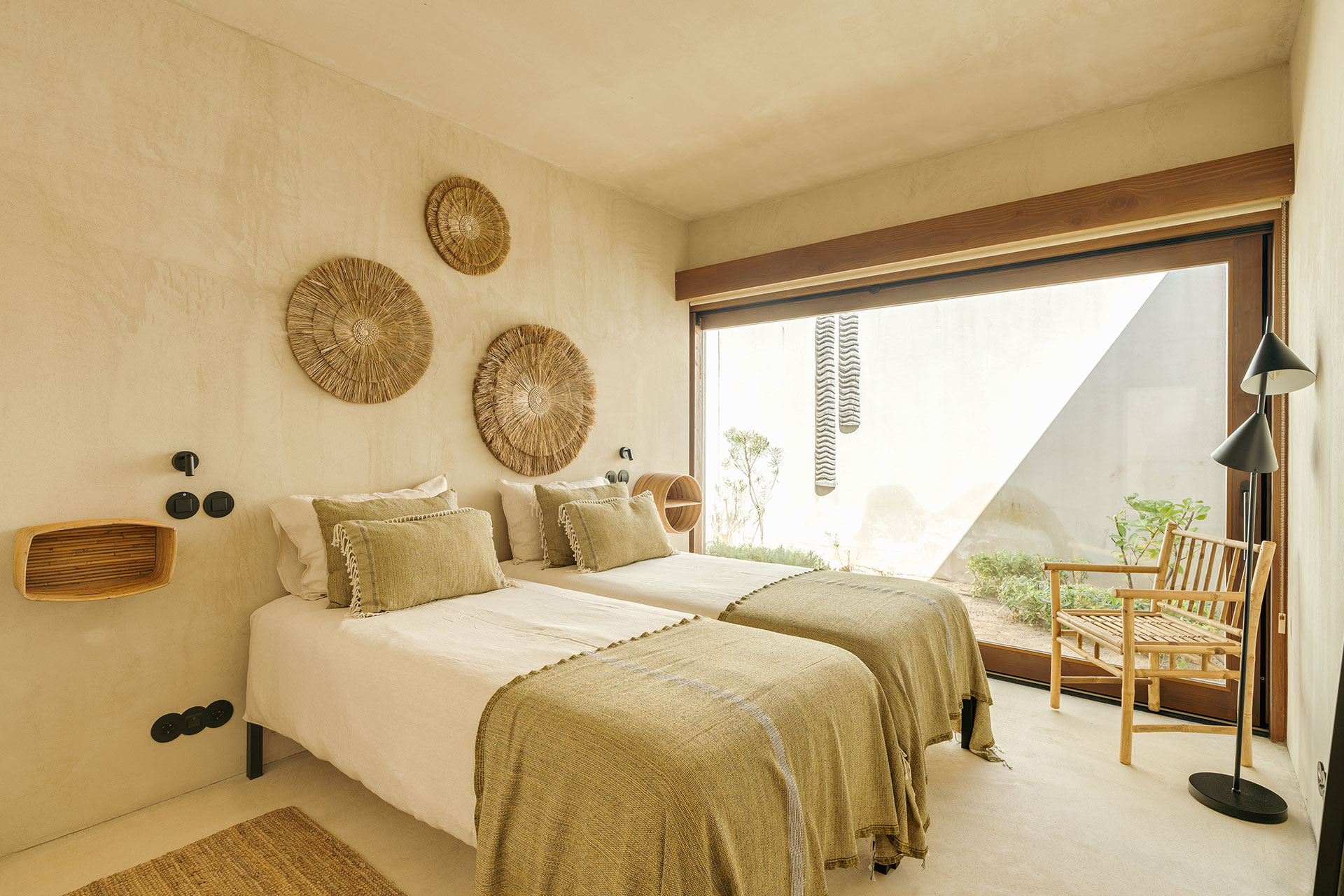 chambre avec baie vitrée décoration naturelle Villa Sandstone Comporta chambre avec baie vitrée décoration naturelle Villa Sandstone Comporta