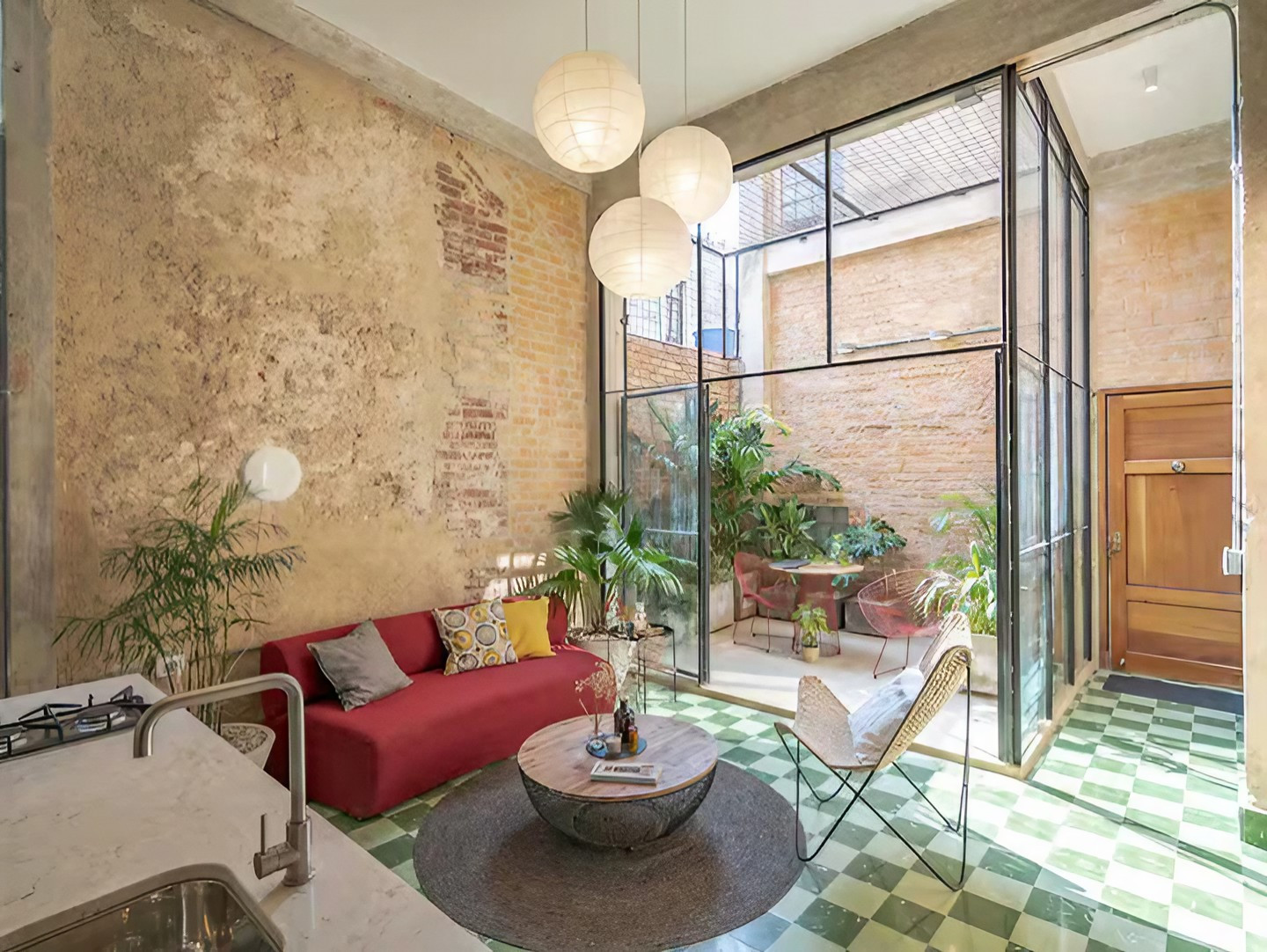 living room apartment with patio in the heart of Havana