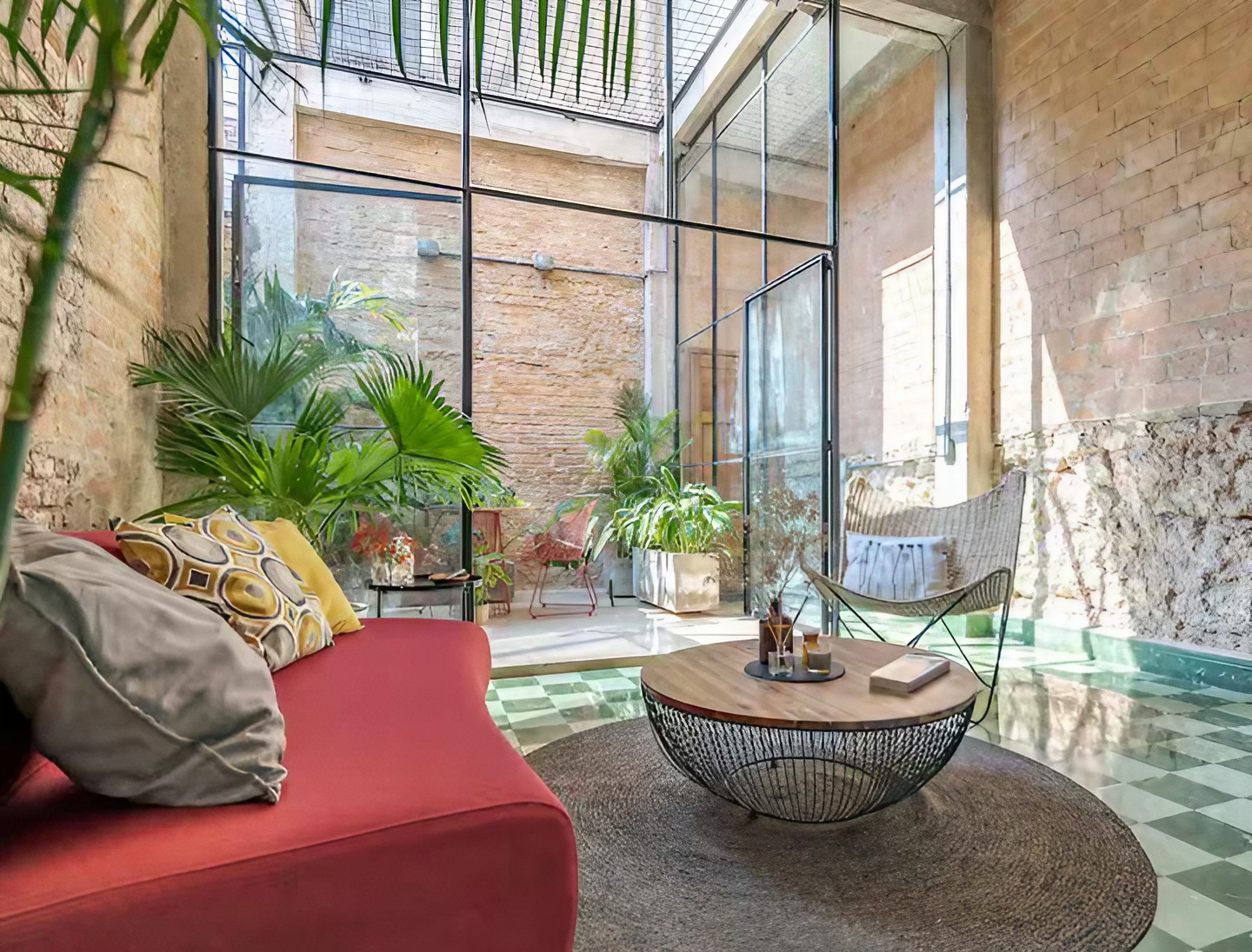 living room apartment with patio in the heart of Havana