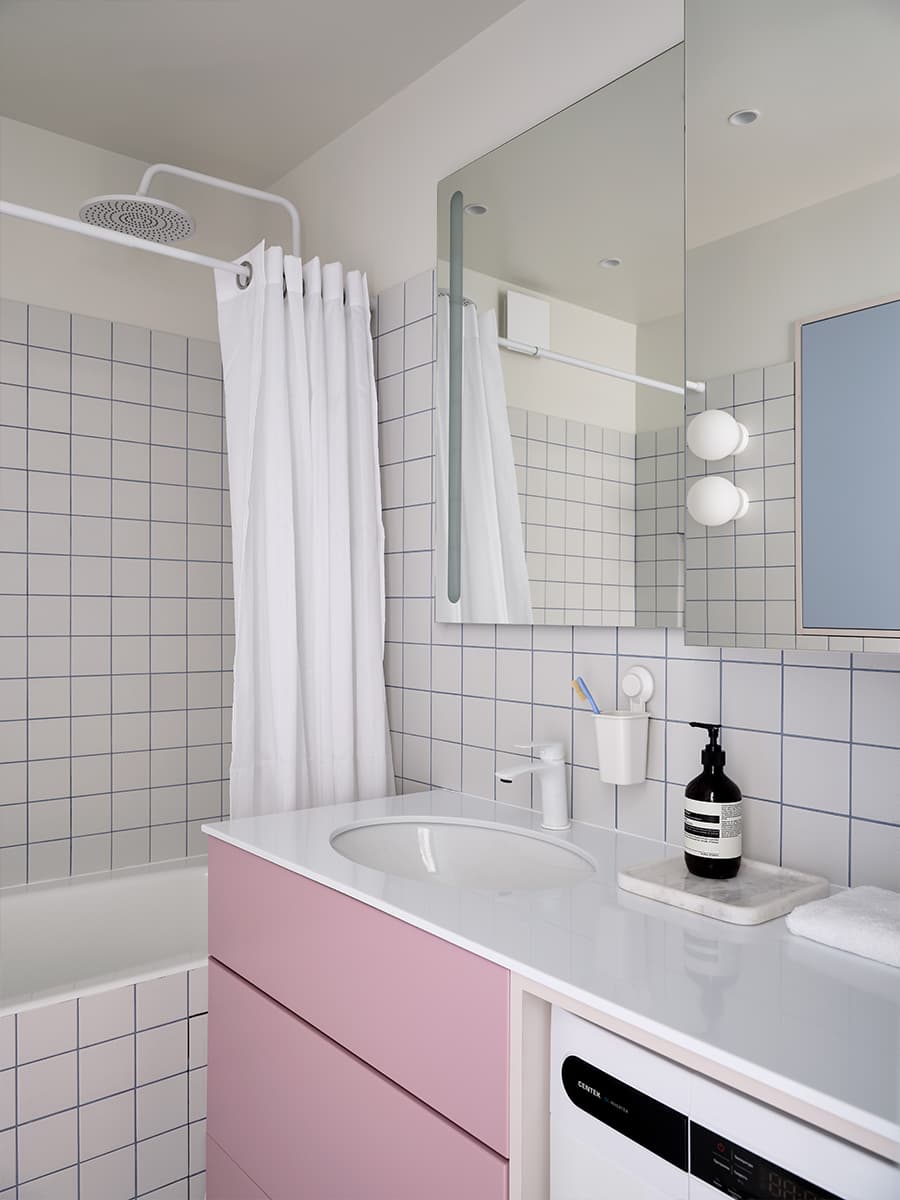 blue and pink bathroom