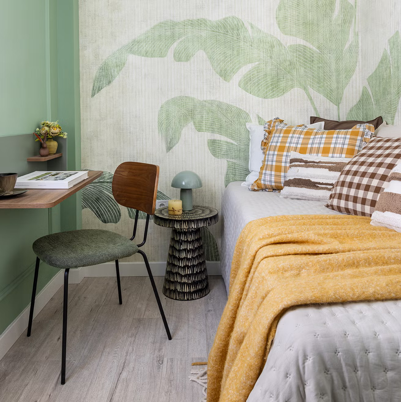 chambre papier-peint végétal décoration verte appartement de 58m2