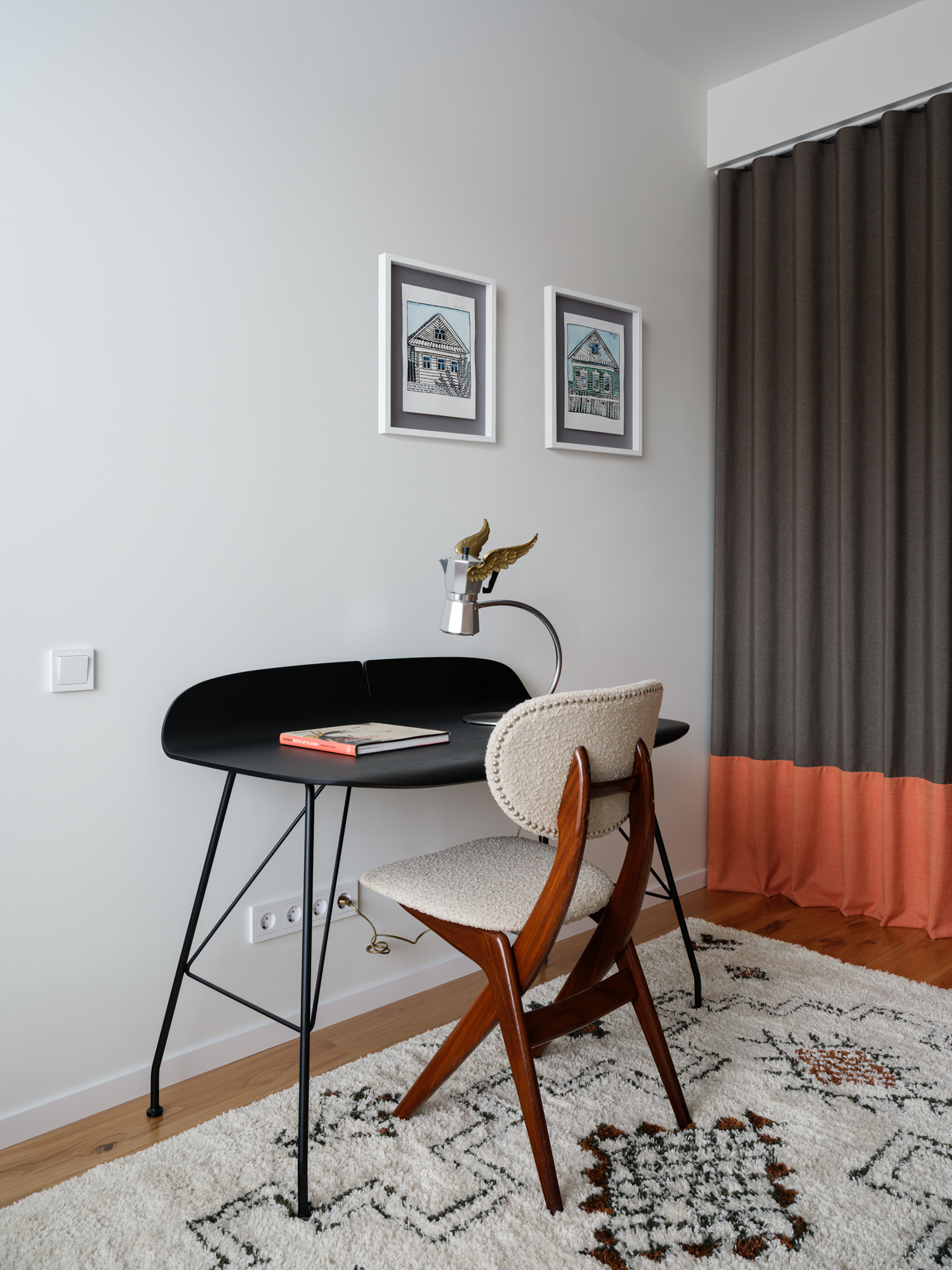 bureau dans chambre