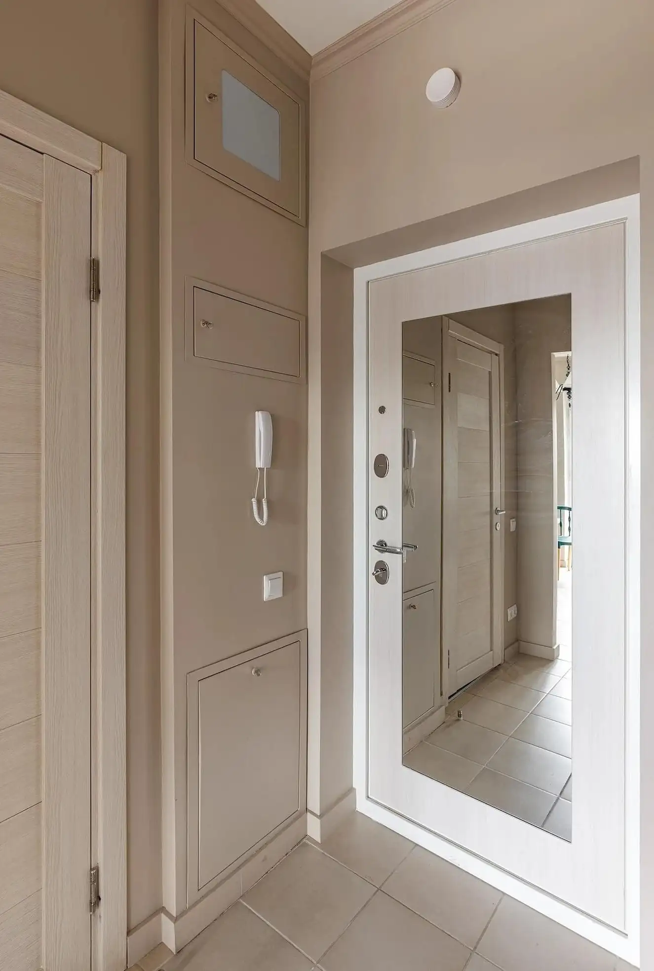 entrée avec miroir