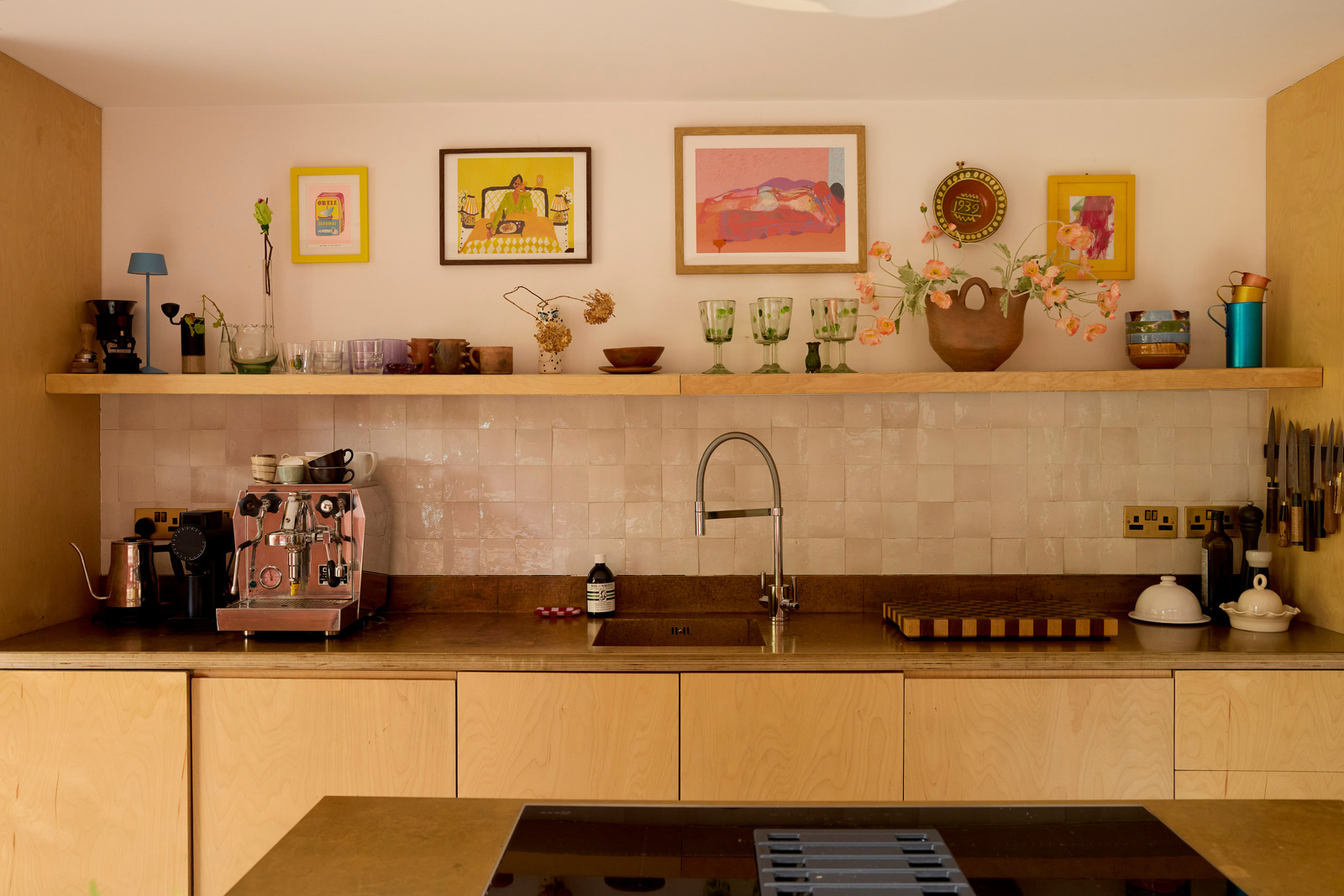 kitchen light wood and zelliges