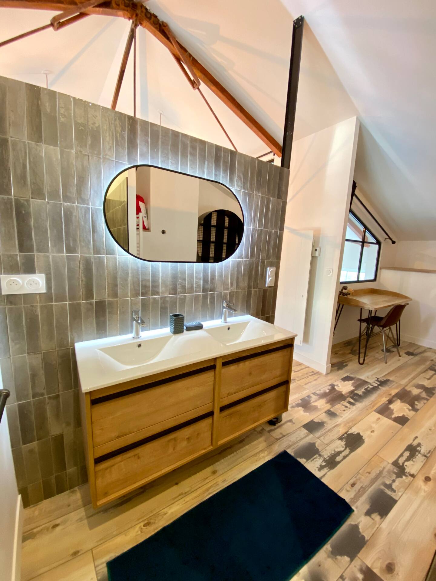 salle de bain décoration loft appartement en duplex Royan dans une ancienne école salle de bain décoration loft appartement en duplex Royan dans une ancienne école