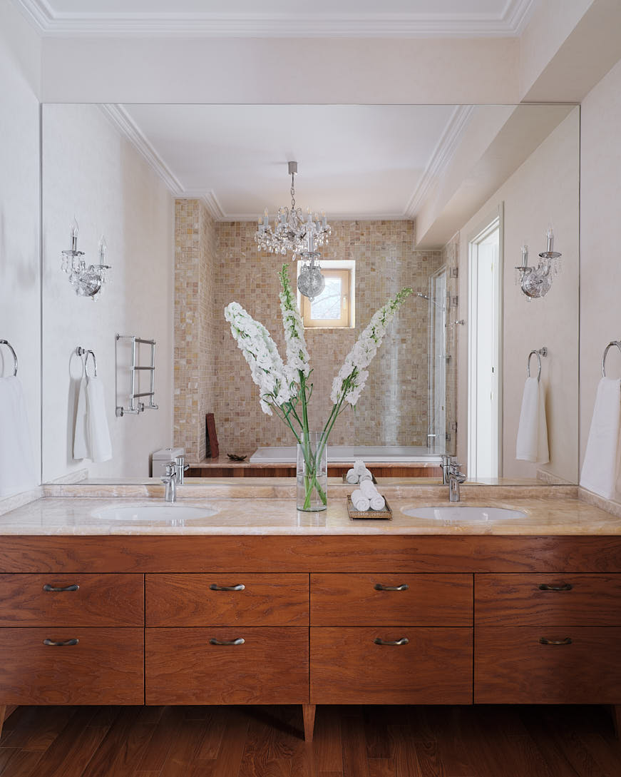 salle de bain classique chic bois et marbre