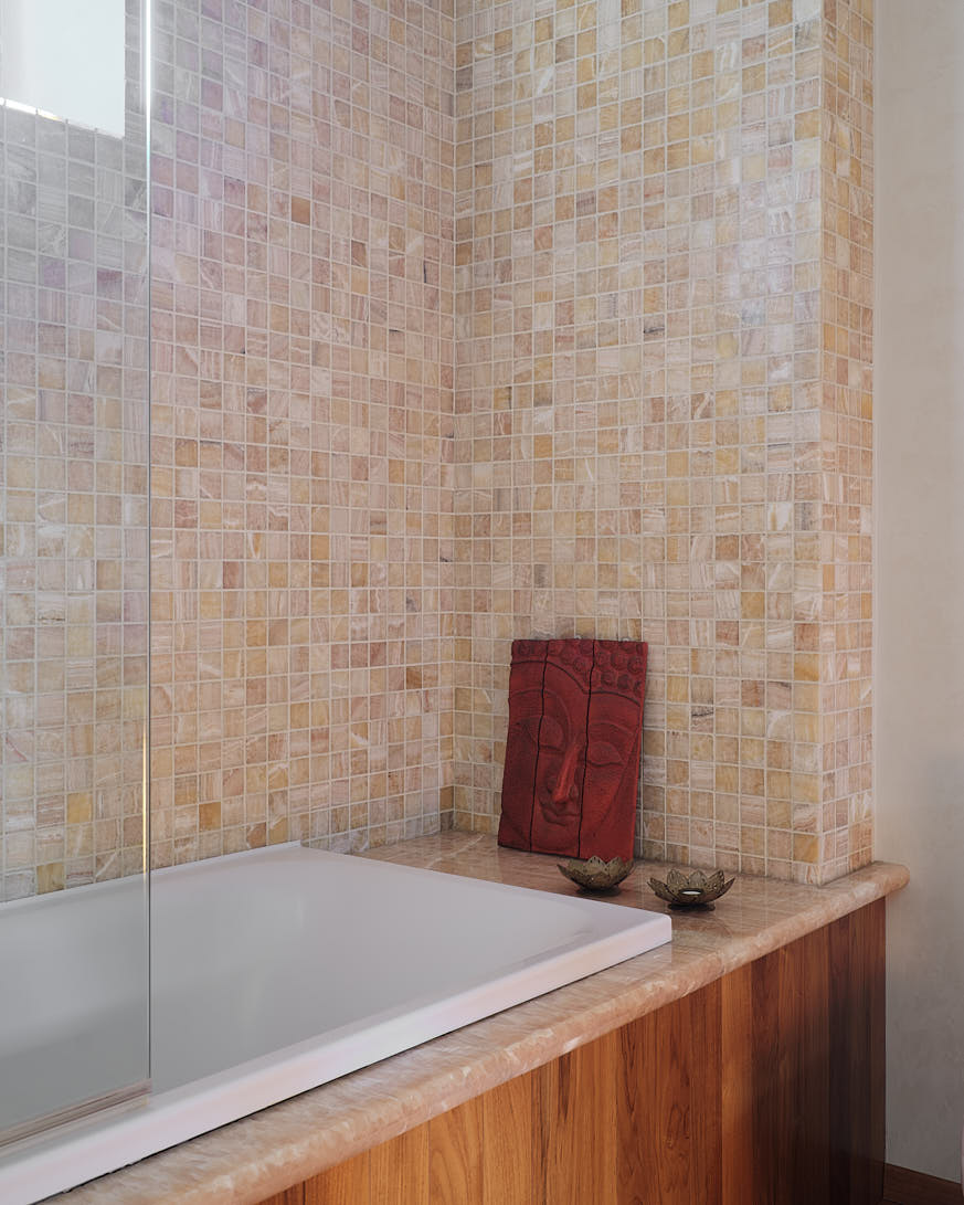 salle de bain émaux de Briare marron clair
