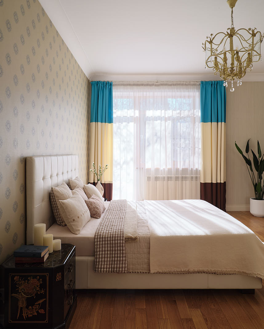 chambre appartement vintage à Almaty décoration inspirée par la France
