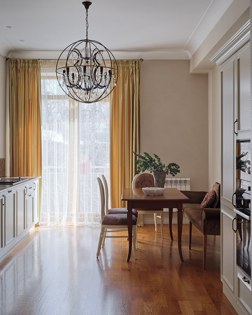 cuisine appartement vintage à Almaty décoration inspirée par la France