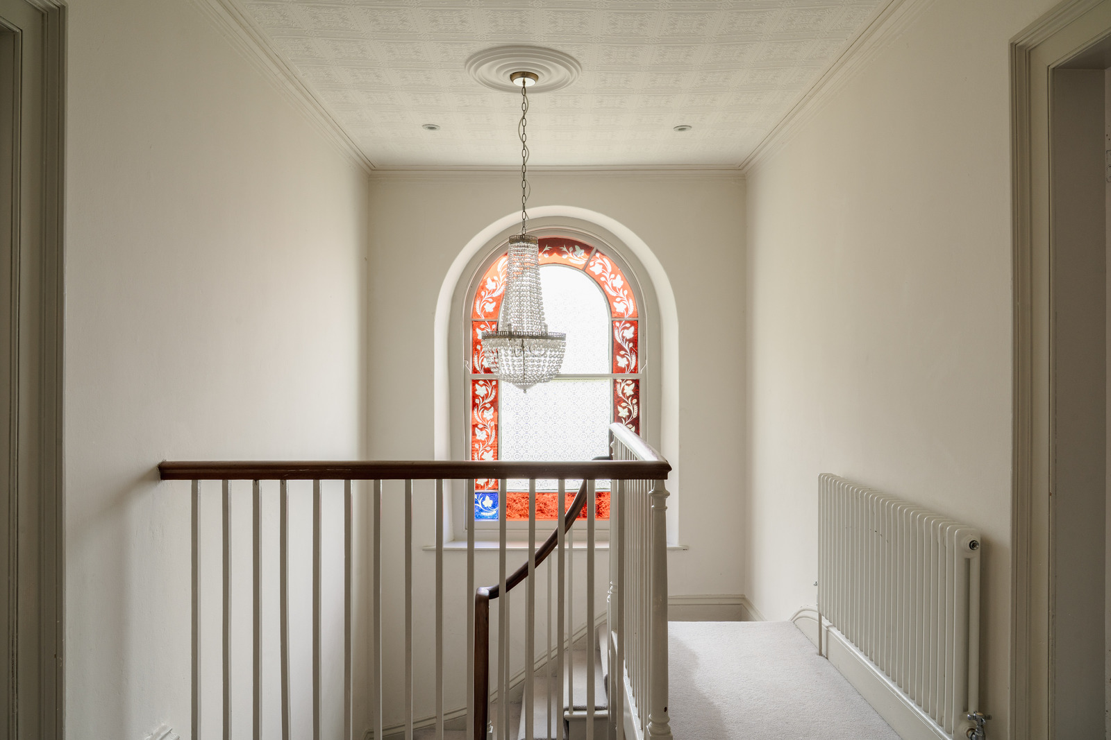 escalier avec fenêtre vitrail maison victorienne décoration vintage escalier avec fenêtre vitrail maison victorienne décoration vintage