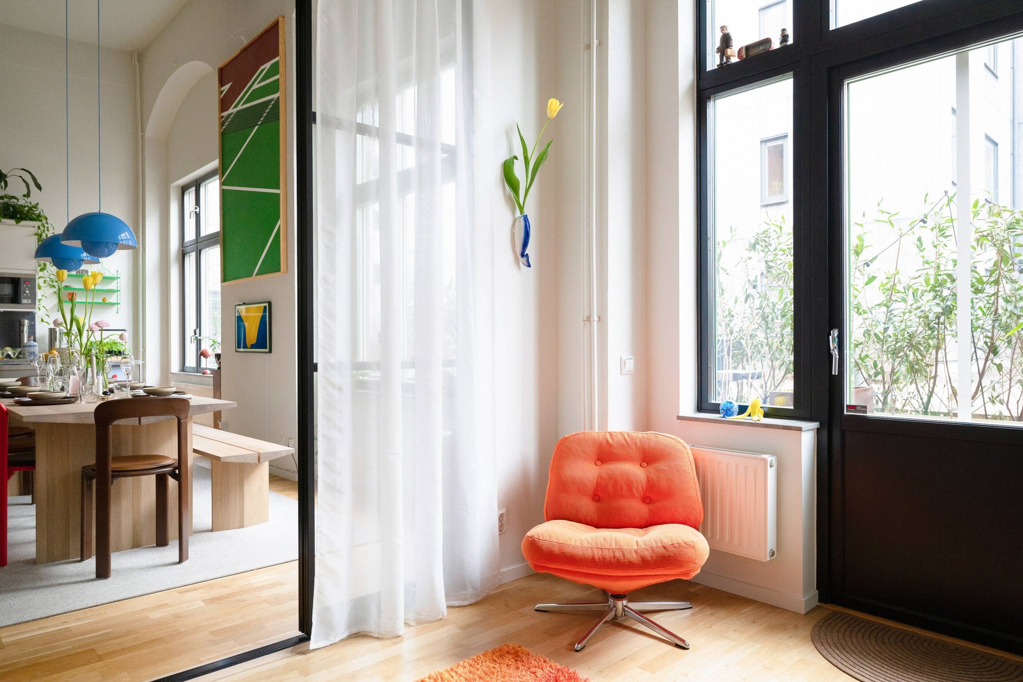 salle à manger et salon avec verrière appartement en duplex décoration design colorée salle à manger et salon avec verrière appartement en duplex décoration design colorée