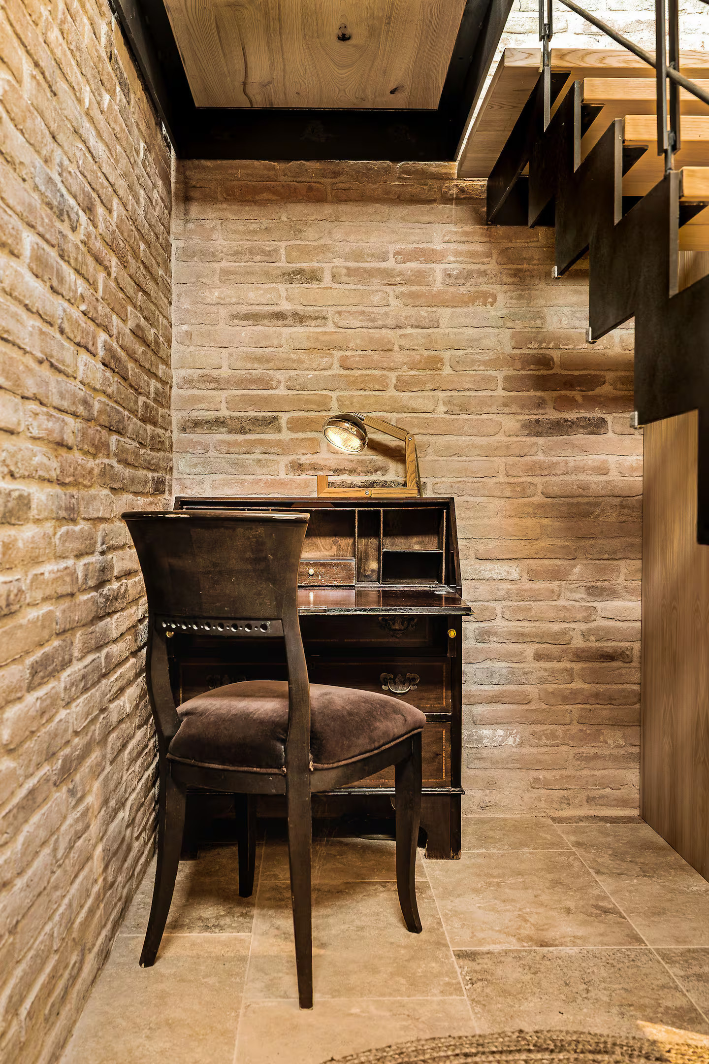 office space under stairs La Torre Umbria