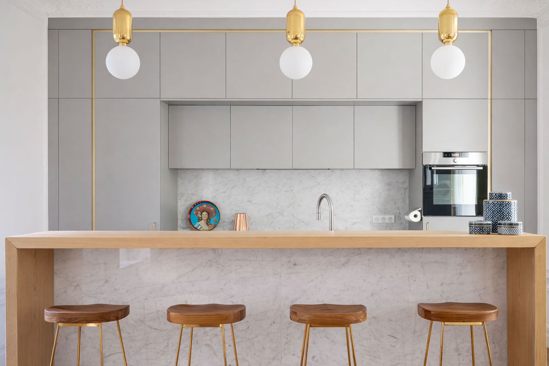 cuisine décoration contemporaine appartement haussmannien avec une grande terrasse