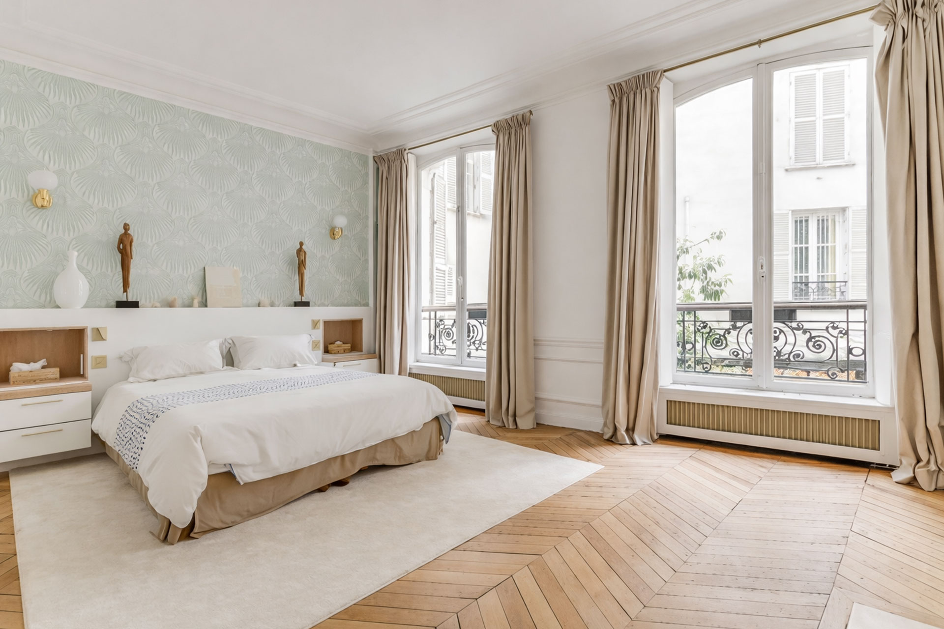 chambre décoration contemporaine appartement haussmannien avec une grande terrasse