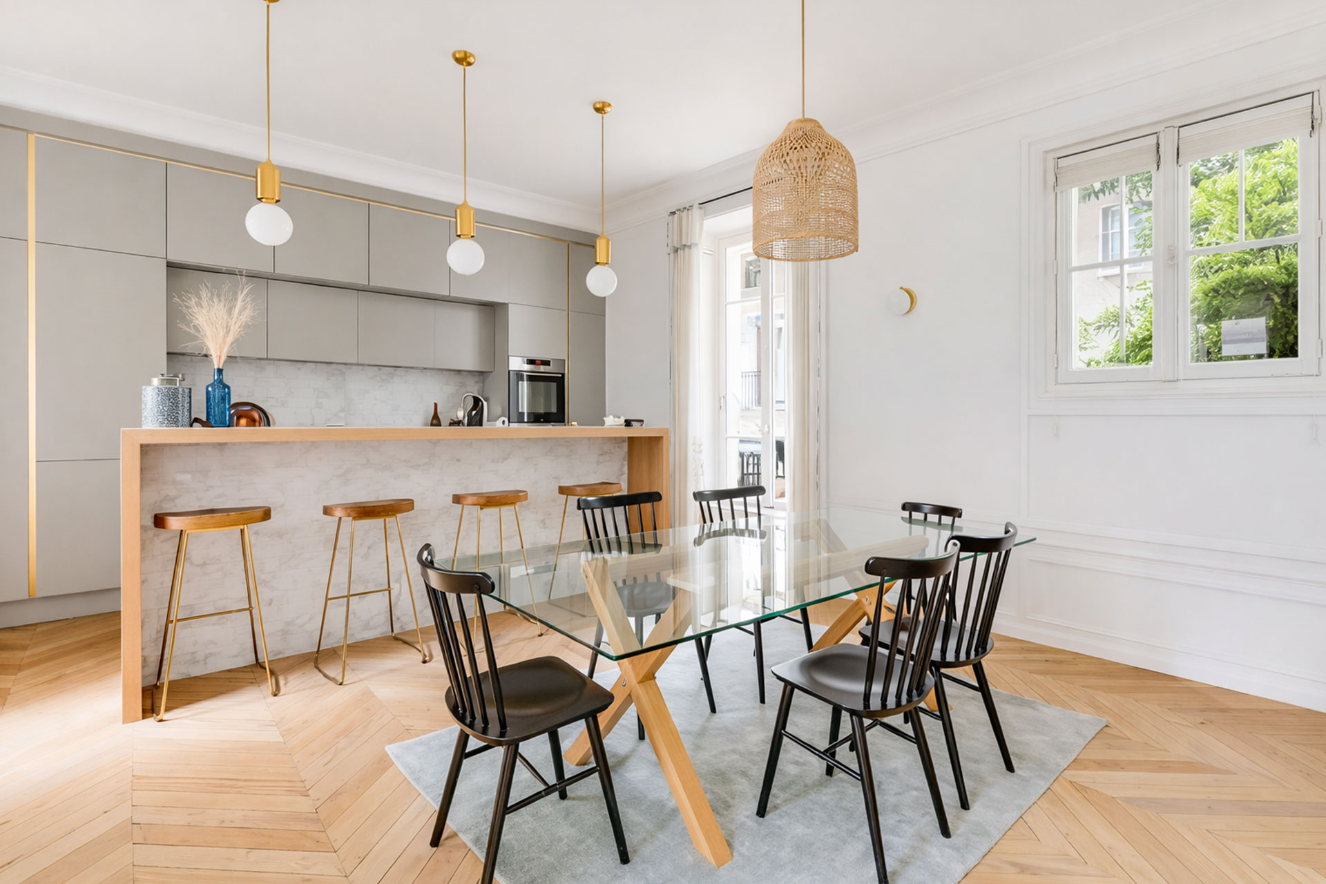 salle à manger et cuisine décoration contemporaine appartement haussmannien avec une grande terrasse