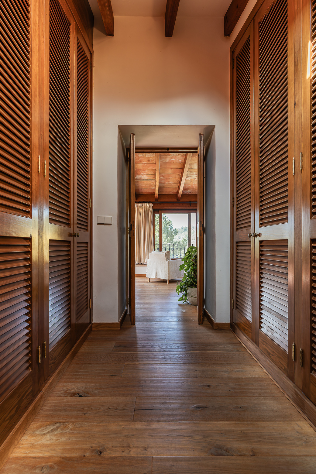 walk in wardrobe