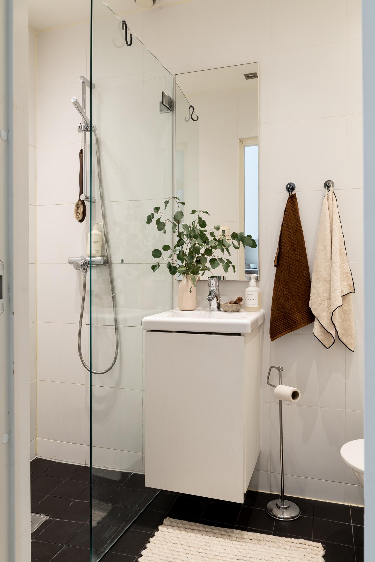 white simple bathroom