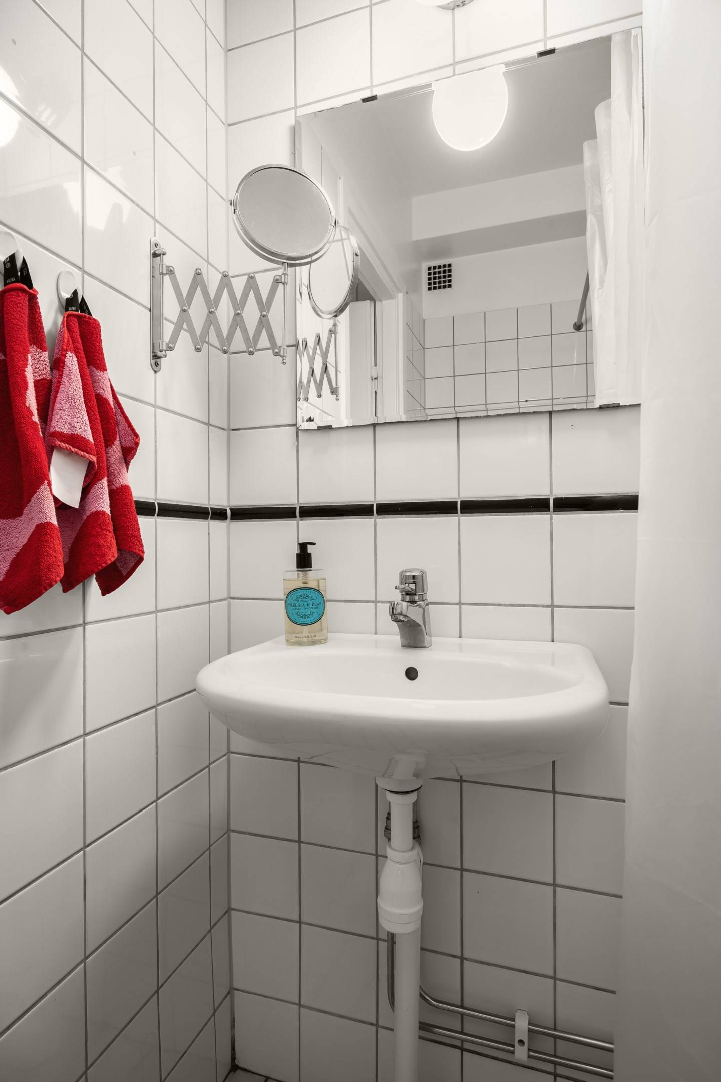 salle de bain blanche studio 29m2 optimisé décoration scandinave salle de bain blanche studio 29m2 optimisé décoration scandinave