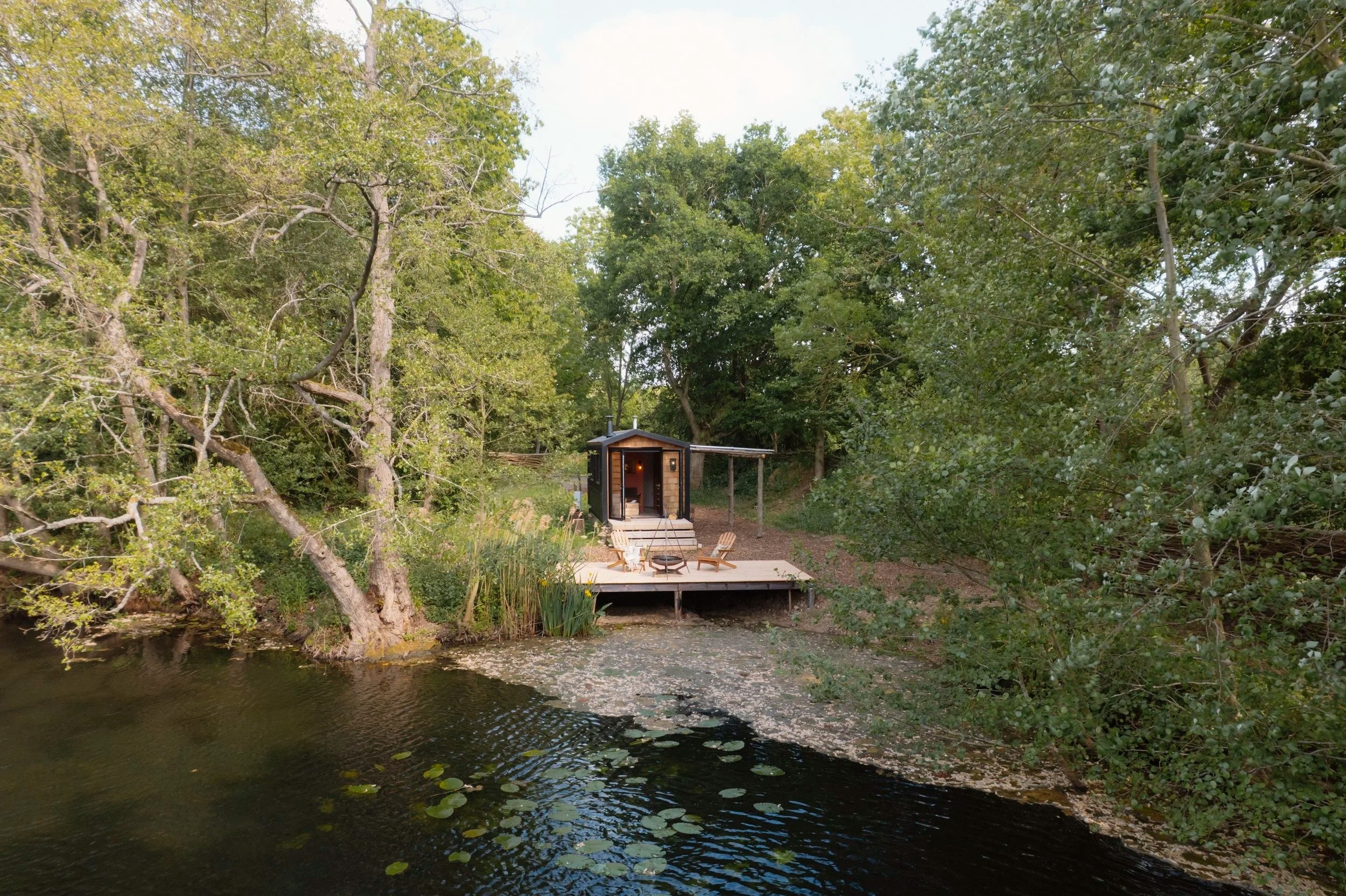mini-maison scandinave dans la campagne anglaise Little Wren