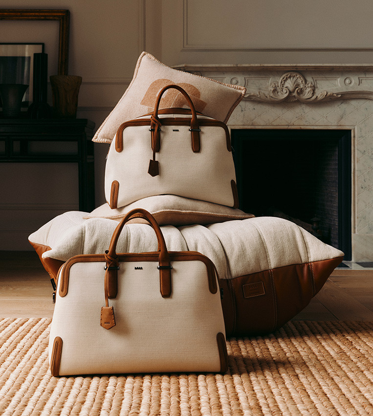 bagages blanc cassé et cuir