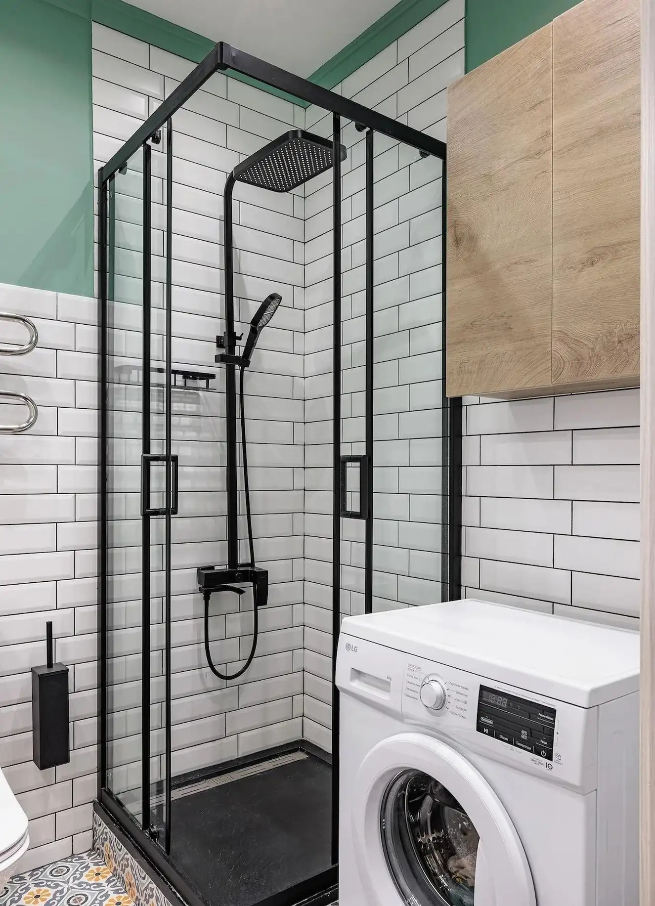 salle de bain verte sol carreaux vintage carrelage métro blanc décoration contemporaine studio 39m2