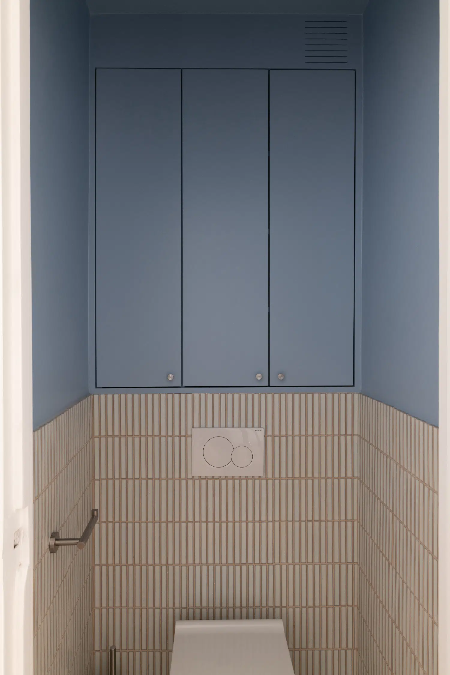 toilettes wc bleu Photo : ©Agathe Tissier toilettes wc bleu Photo : ©Agathe Tissier