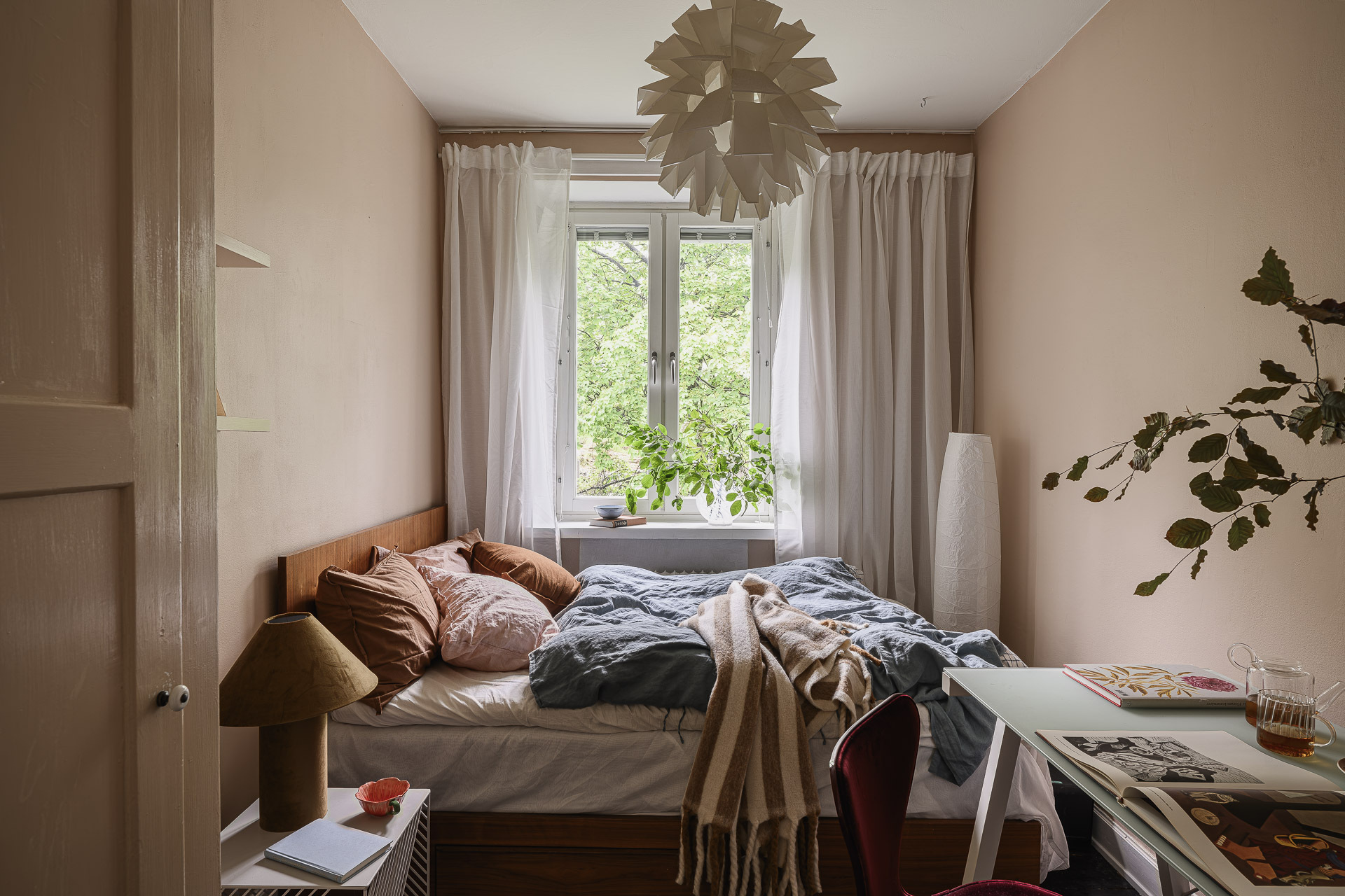 chambre rose appartement Stockholm décoration scandinave chambre rose appartement Stockholm décoration scandinave