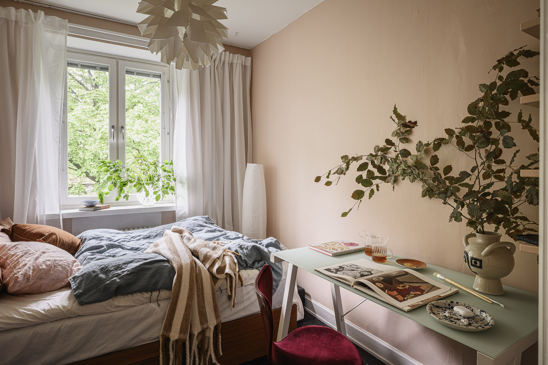 chambre rose appartement Stockholm décoration scandinave chambre rose appartement Stockholm décoration scandinave