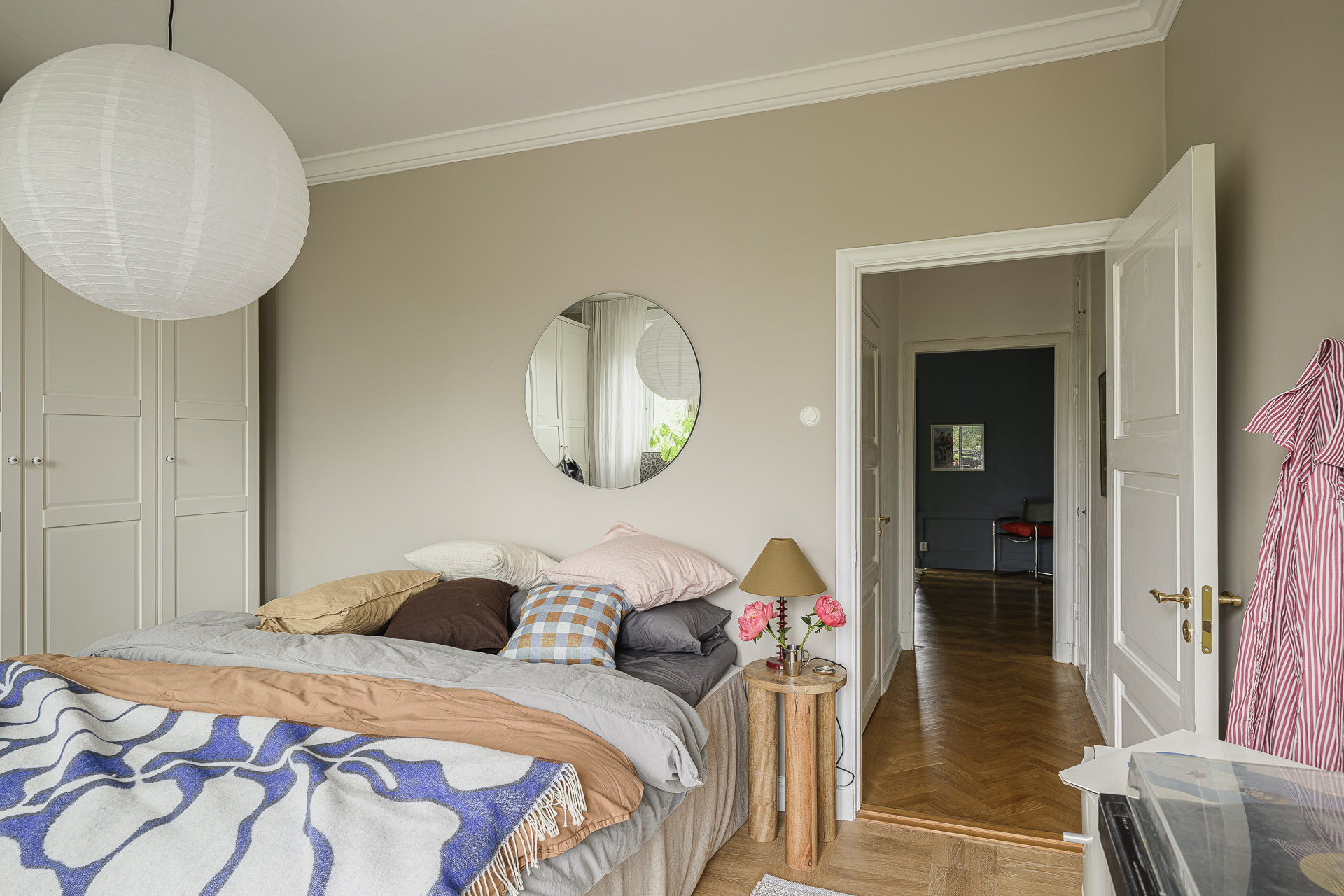 chambre avec placard appartement Stockholm décoration scandinave chambre avec placard appartement Stockholm décoration scandinave