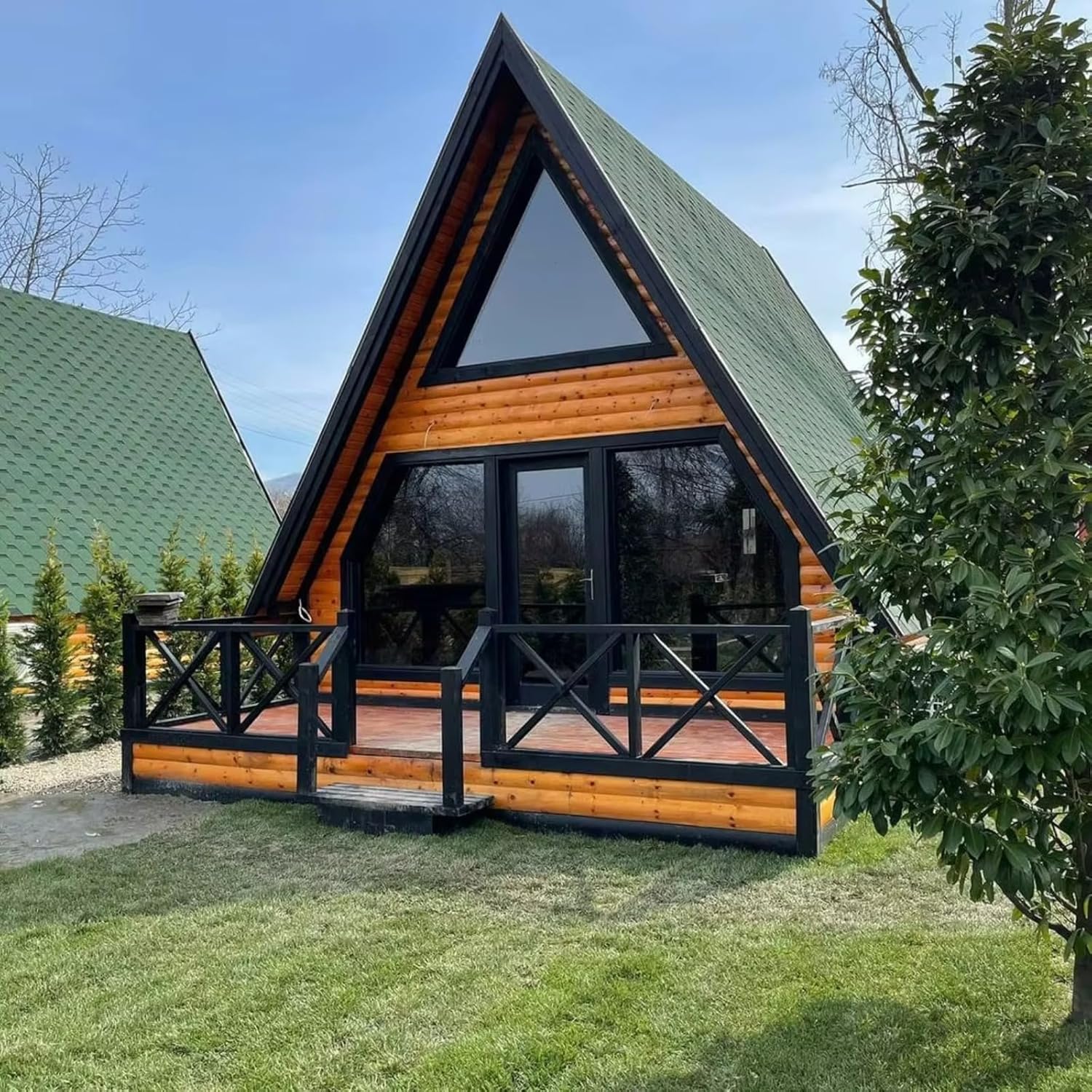 maison préfabriquée Amazon type A-Frame triangulaire en bois