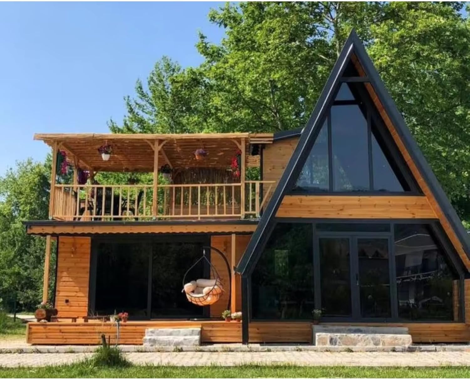 maison préfabriquée Amazon type A-Frame triangulaire en bois