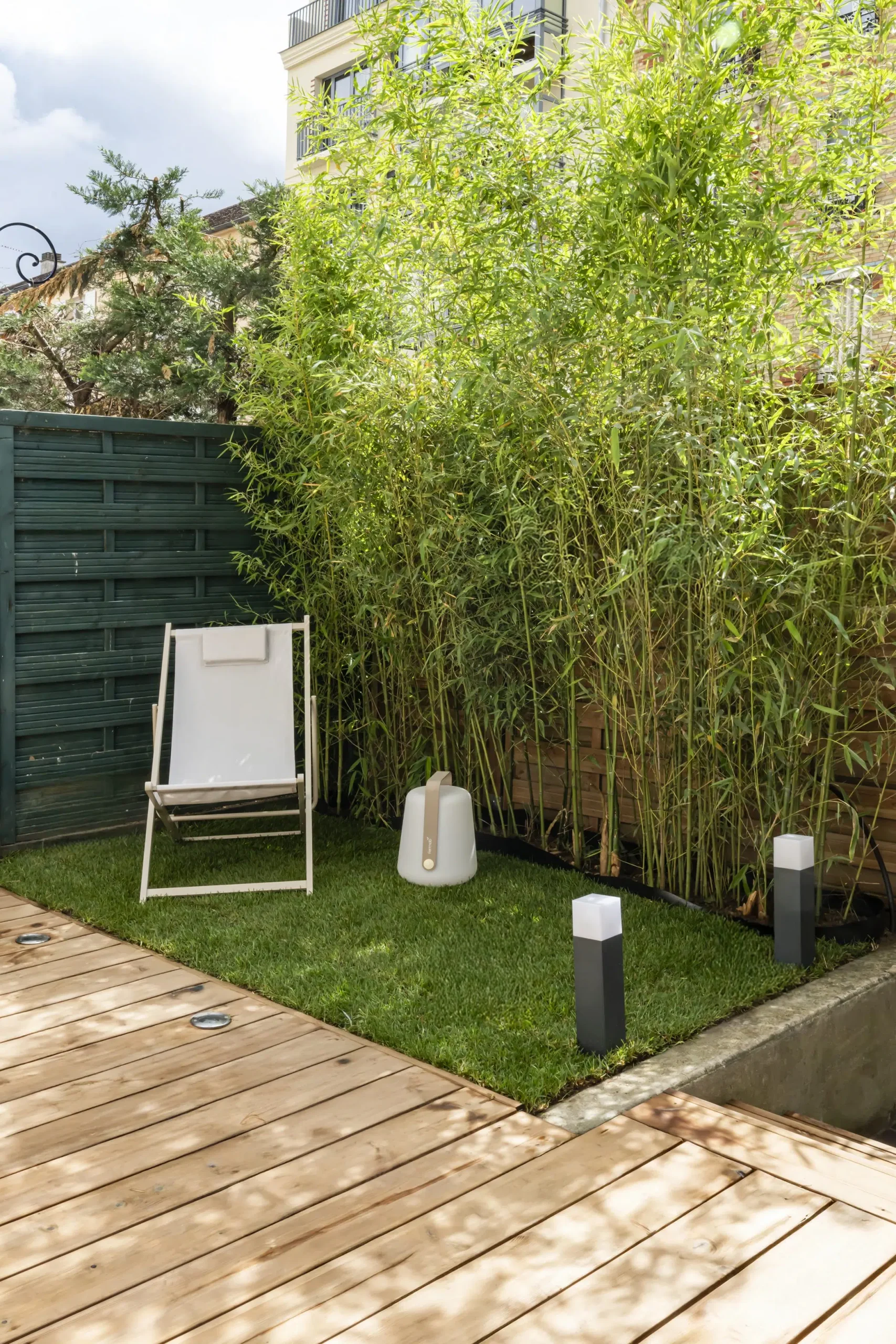 terrasse appartement 28m2 avec jardin près de Paris décoration contemporaine beige Photo : © Julien Pépy terrasse appartement 28m2 avec jardin près de Paris décoration contemporaine beige Photo : © Julien Pépy