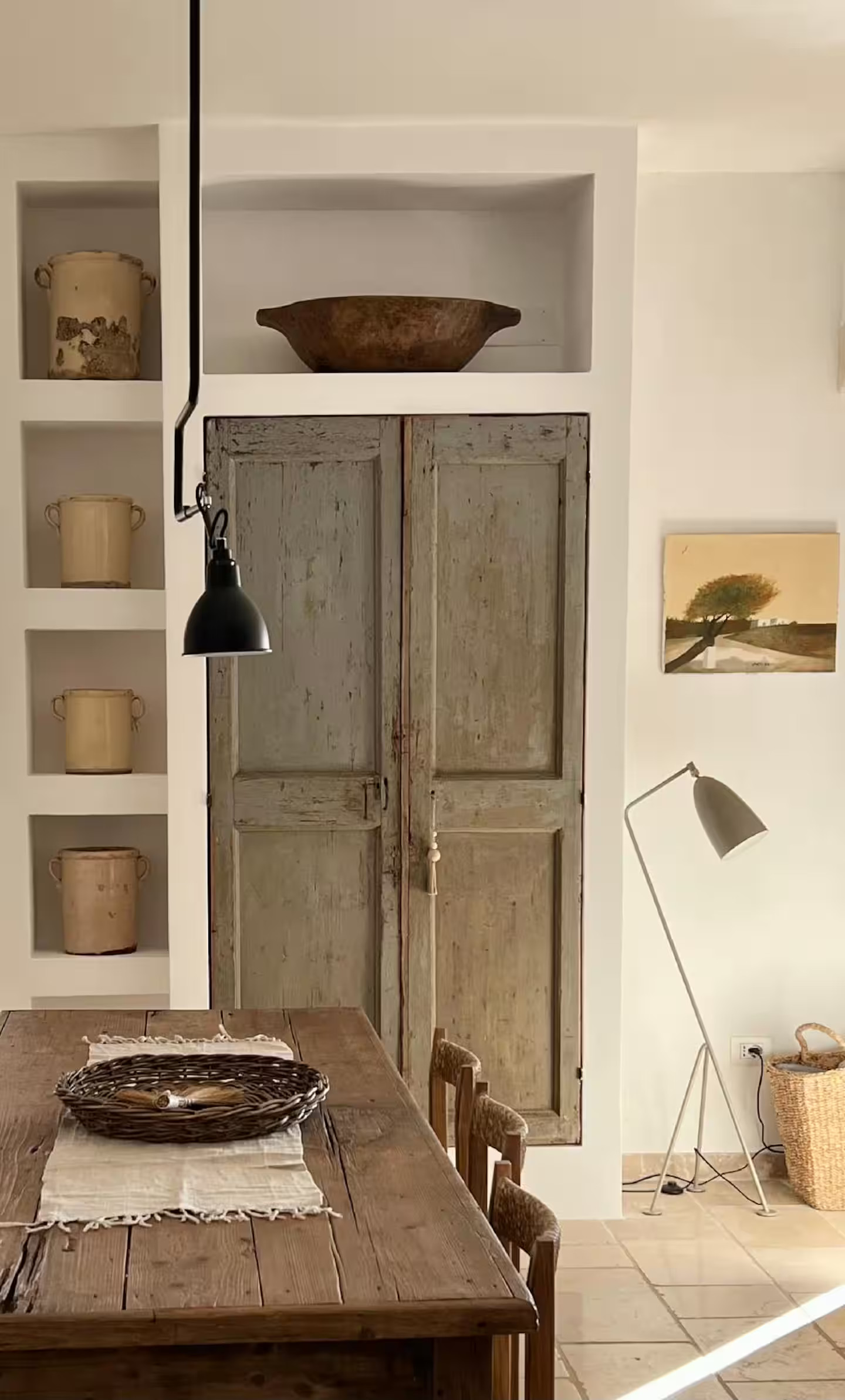 salle à manger et salon trullo des Pouilles rénové décoration rustique chic Trullo Falco